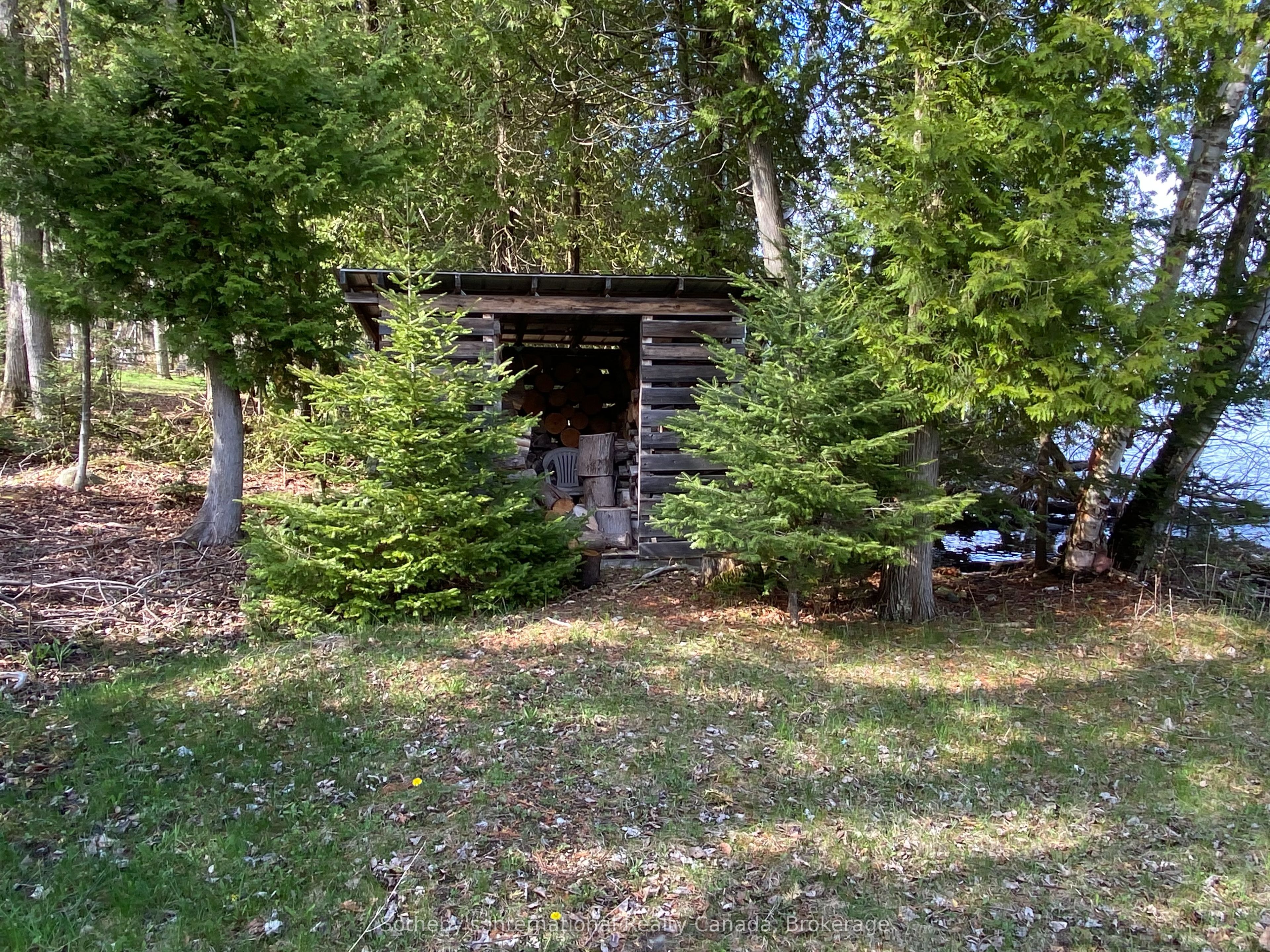 167 Maple Lane E Property Photo 16