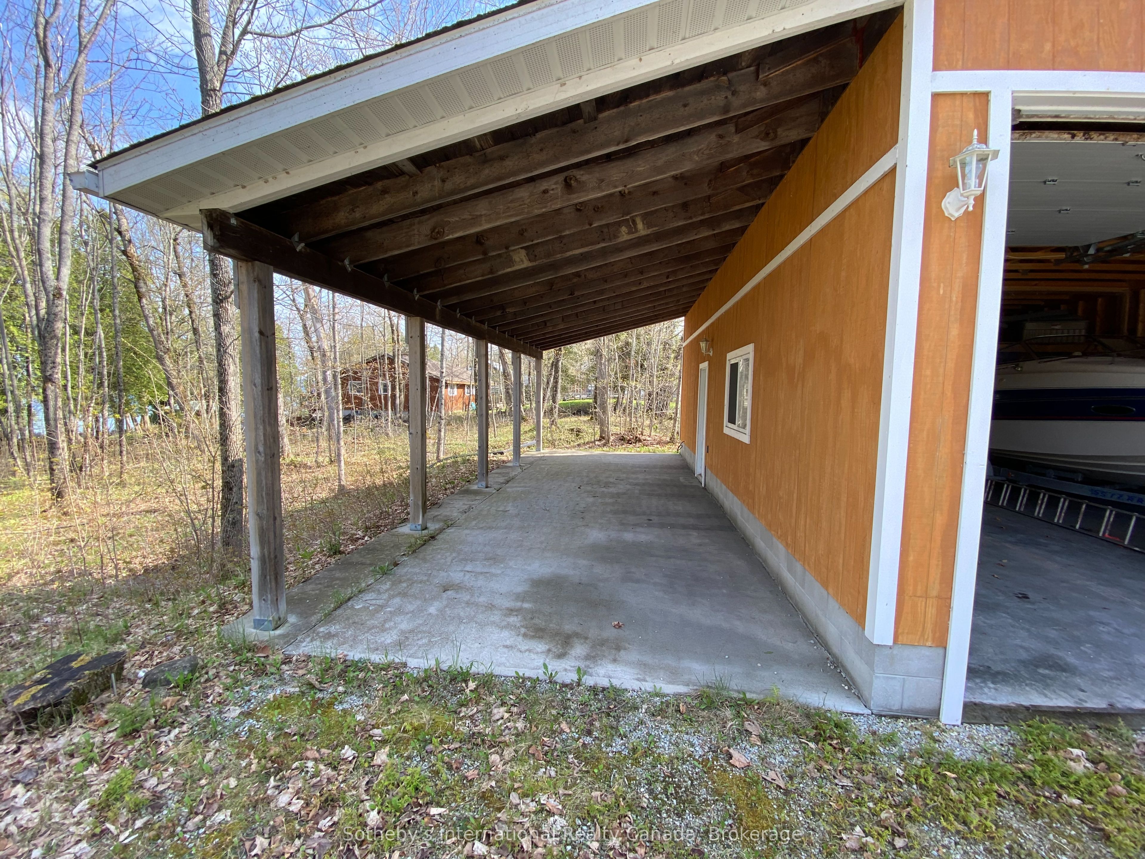 167 Maple Lane E Property Photo 22