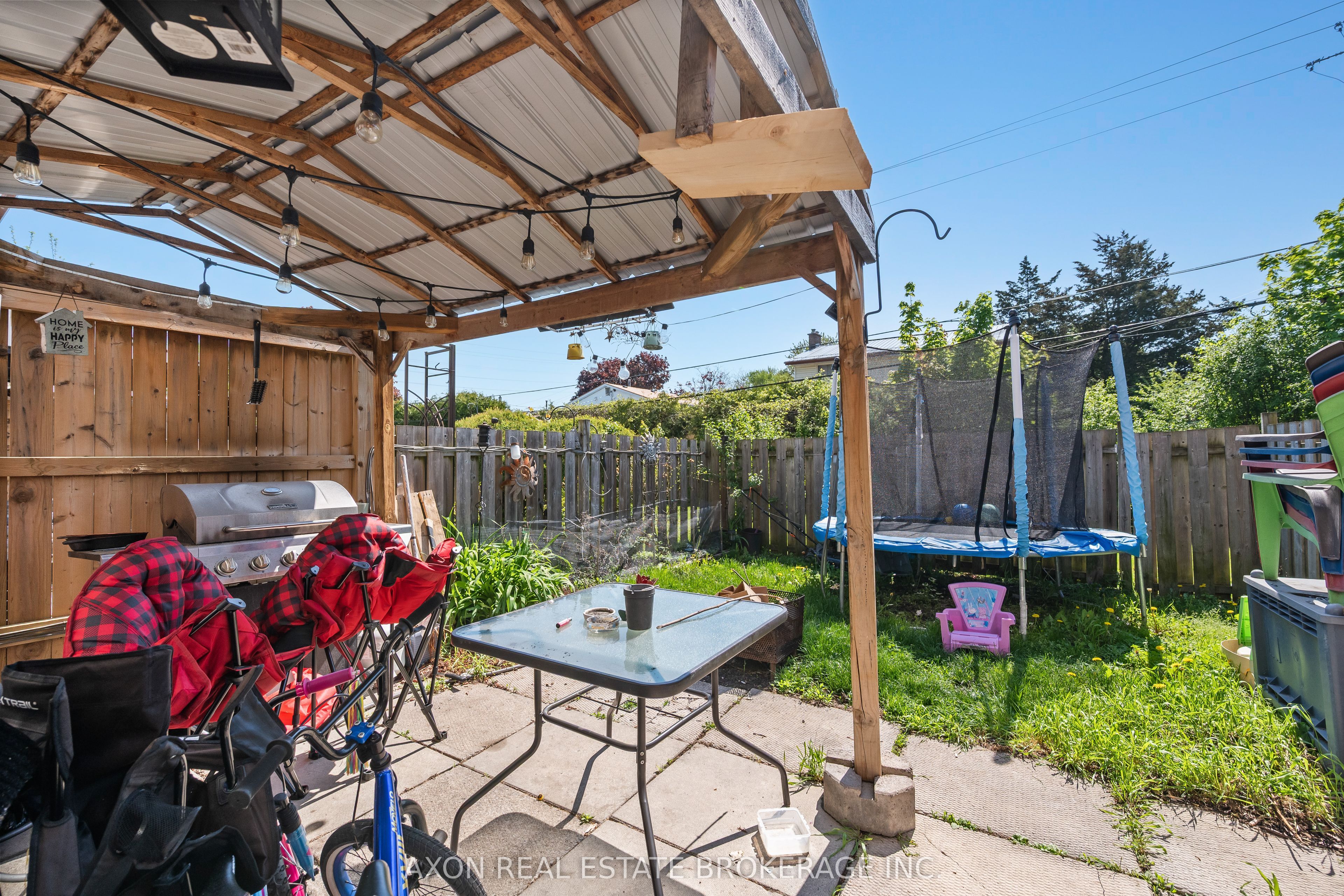 869 Oakview Avenue Property Photo 3