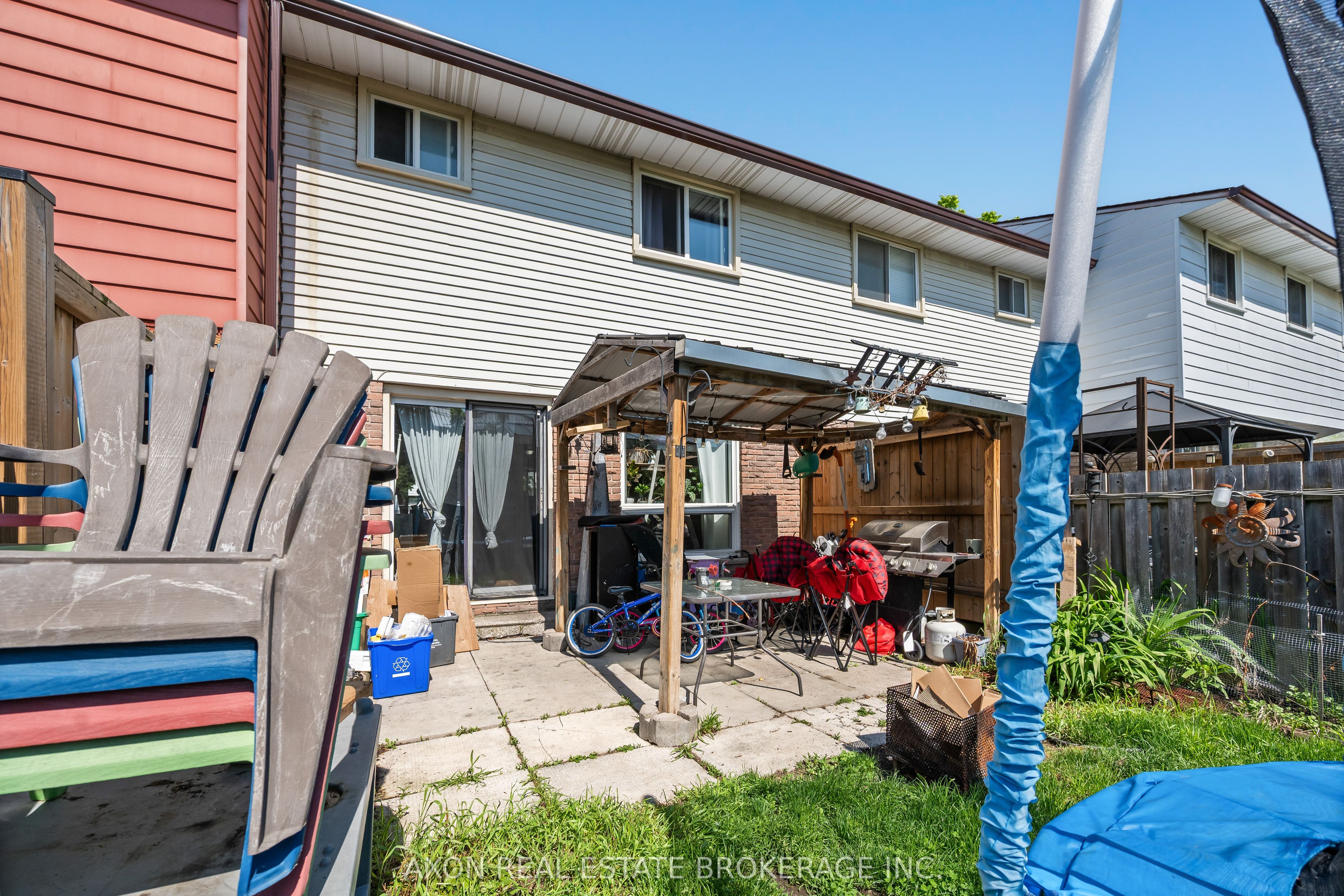 869 Oakview Avenue Property Photo 4