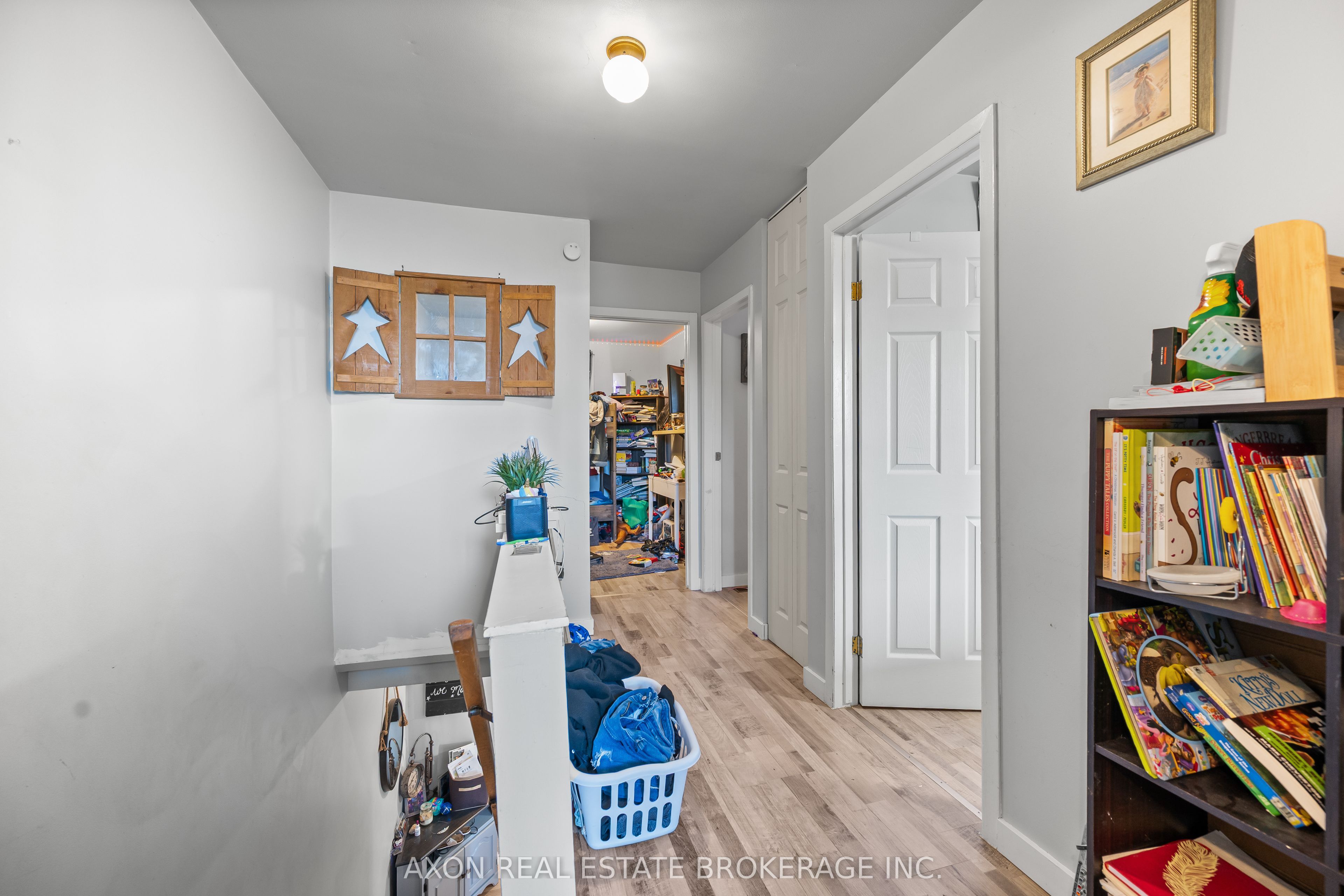 869 Oakview Avenue Property Photo 5