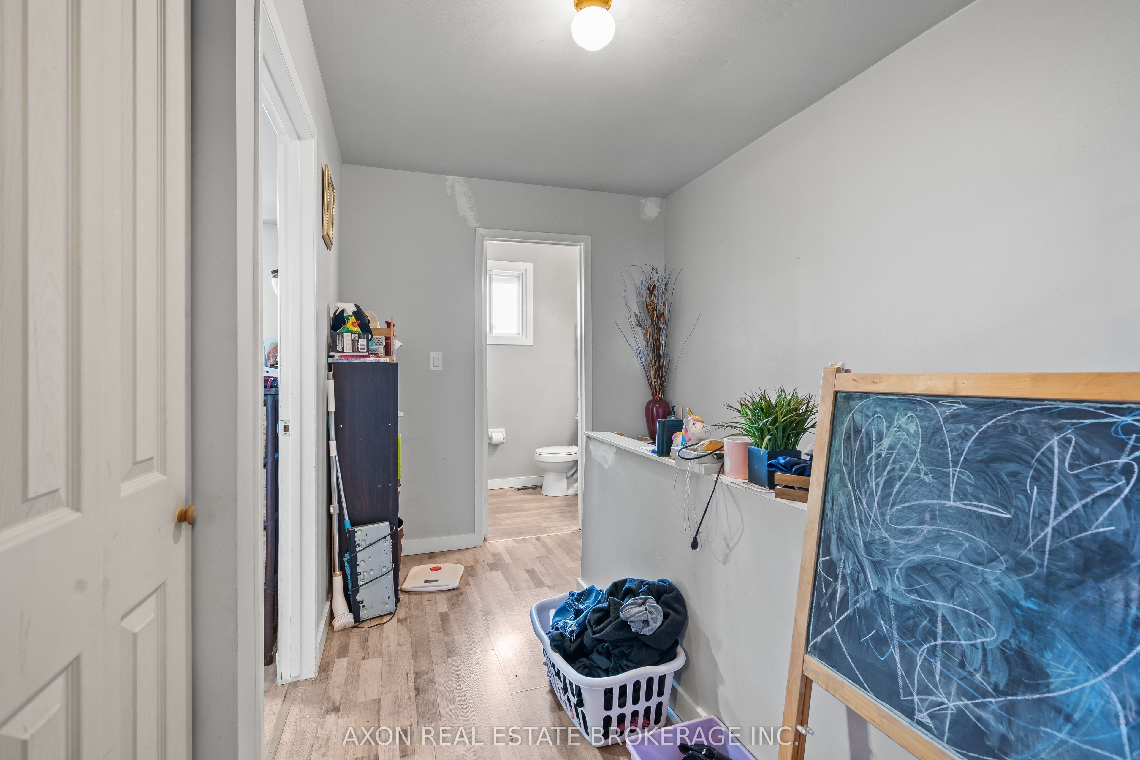 869 Oakview Avenue Property Photo 6