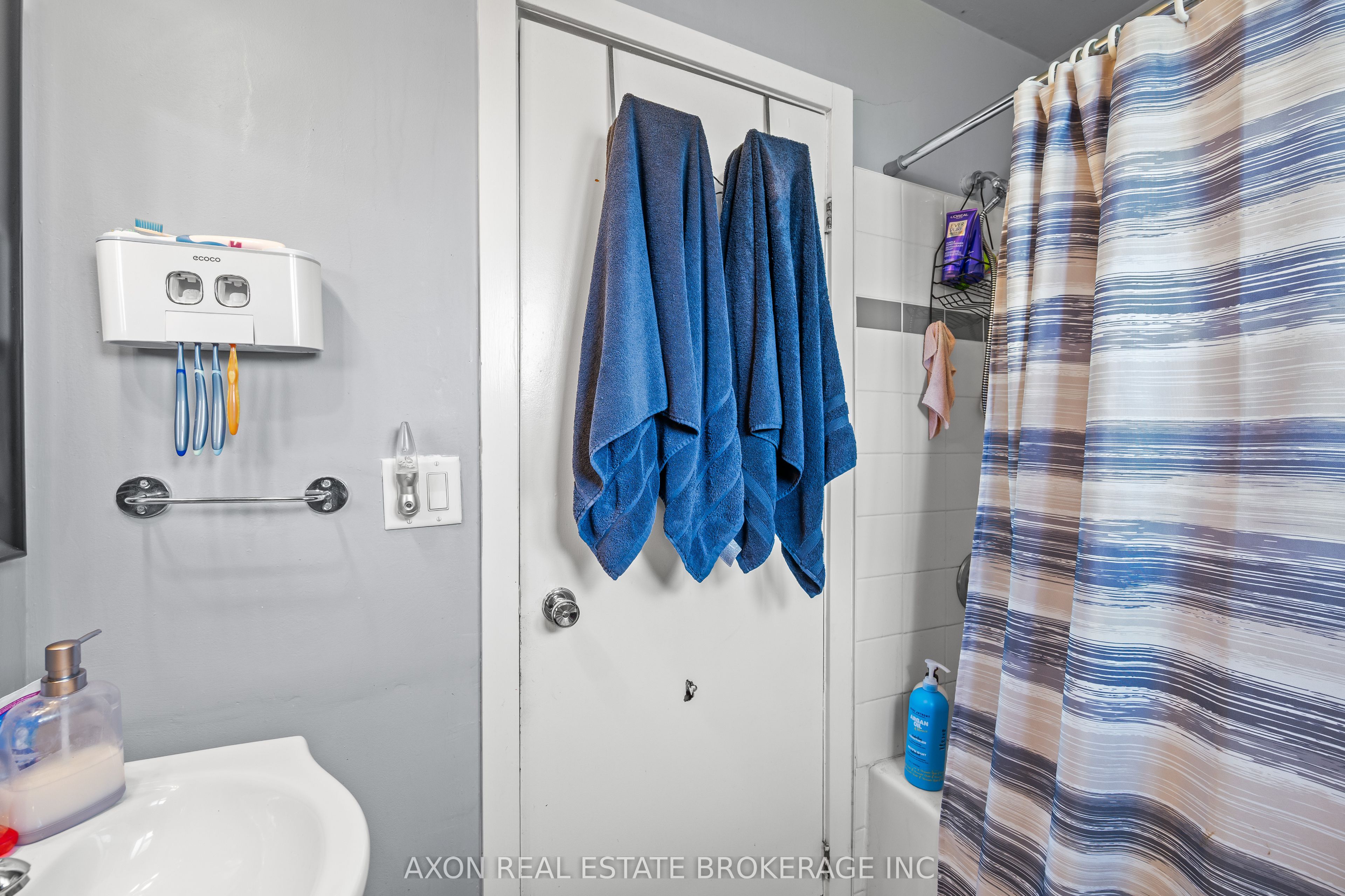 869 Oakview Avenue Property Photo 8