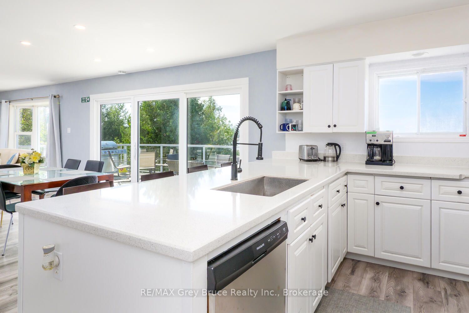 952 Dorcas Bay Road Property Photo 7