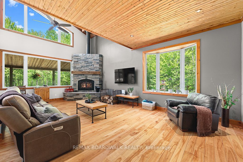 1439 Lacroix Road Property Photo 8