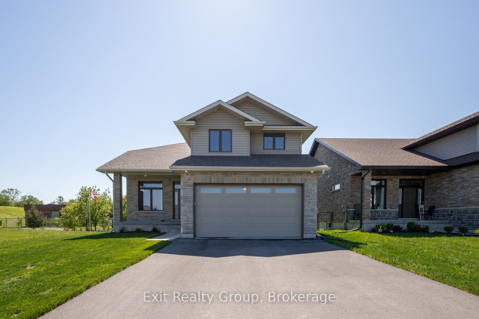 49 Lanark Drive Property Photo 1