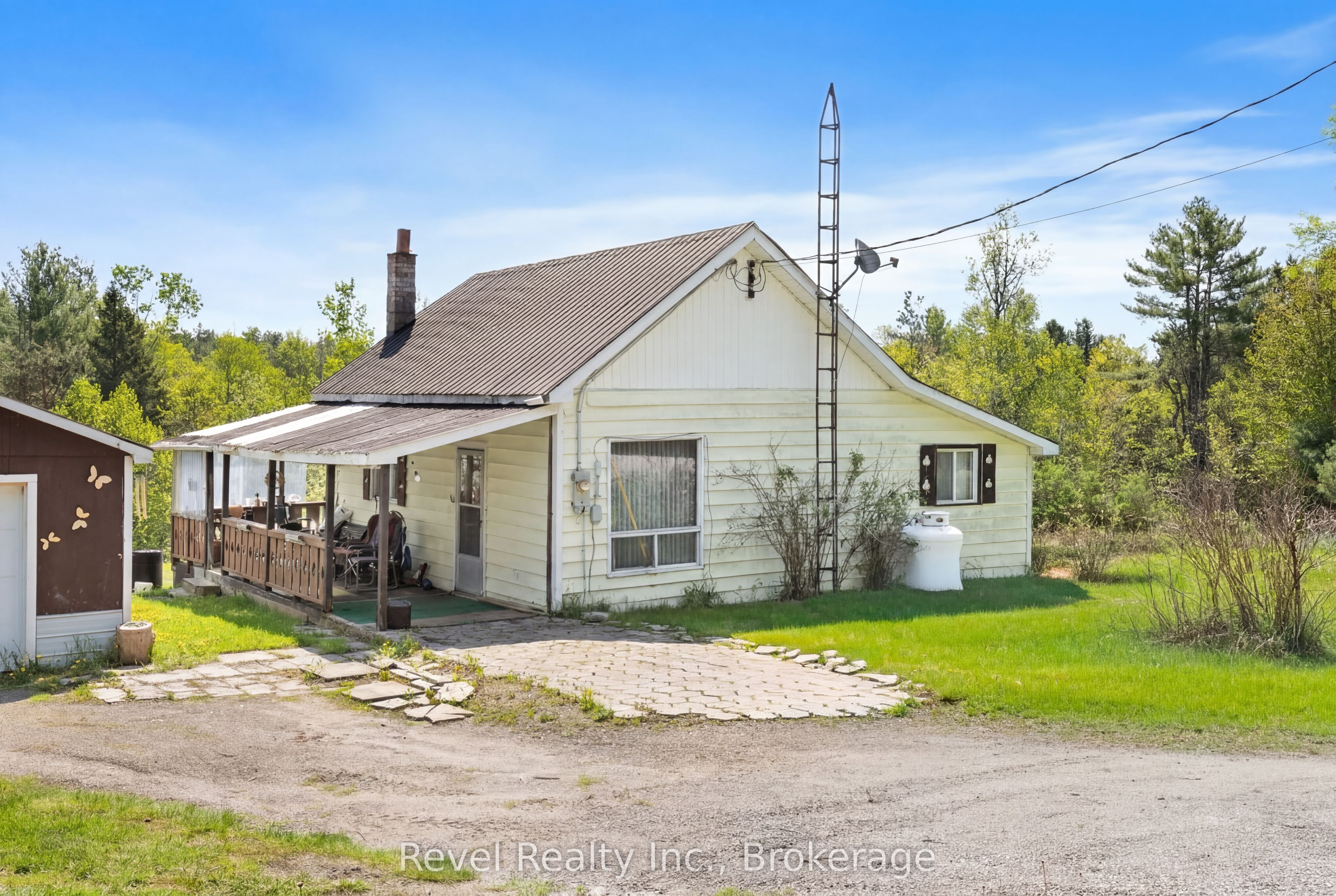4900 Monck Road Property Photo 1