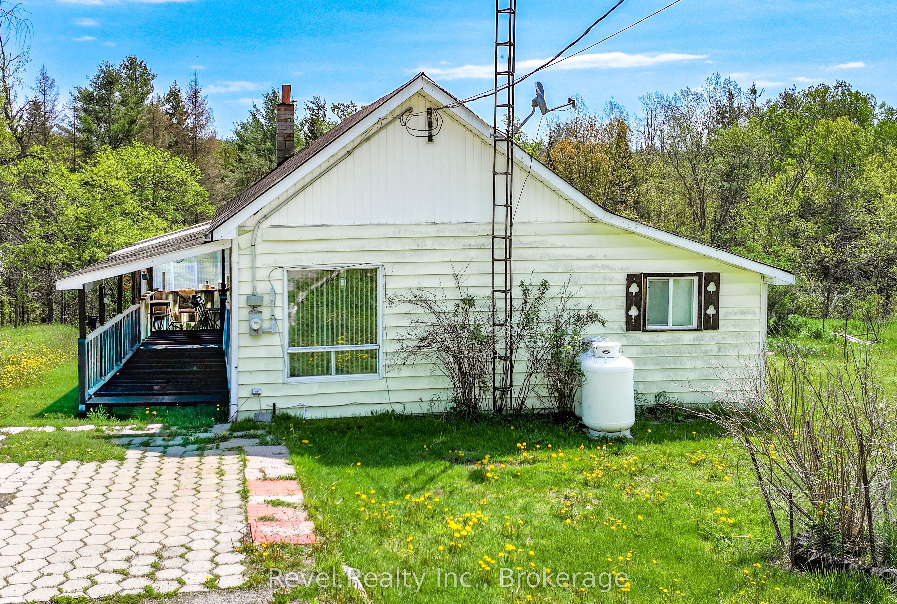 4900 Monck Road Property Photo 5