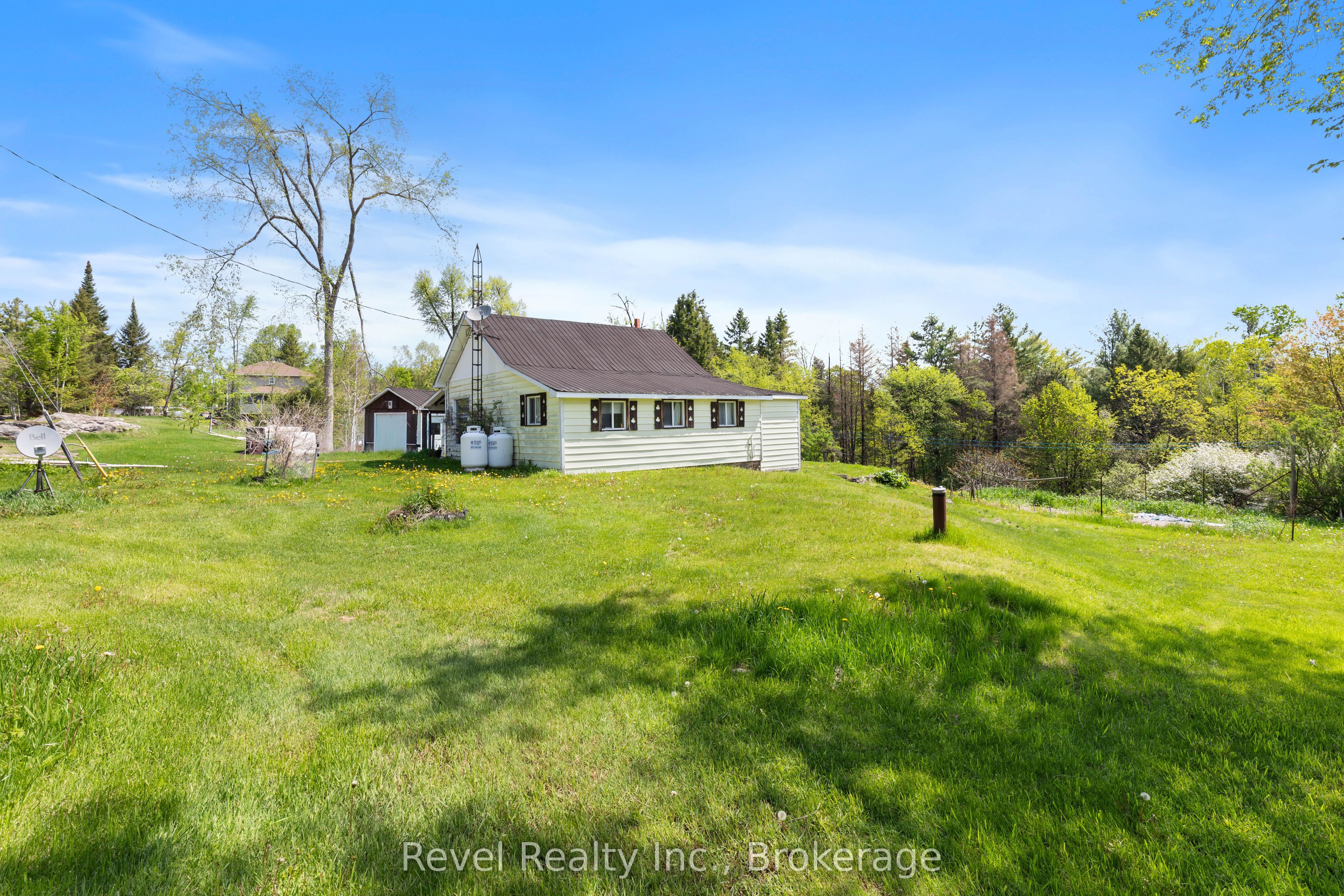 4900 Monck Road Property Photo 6