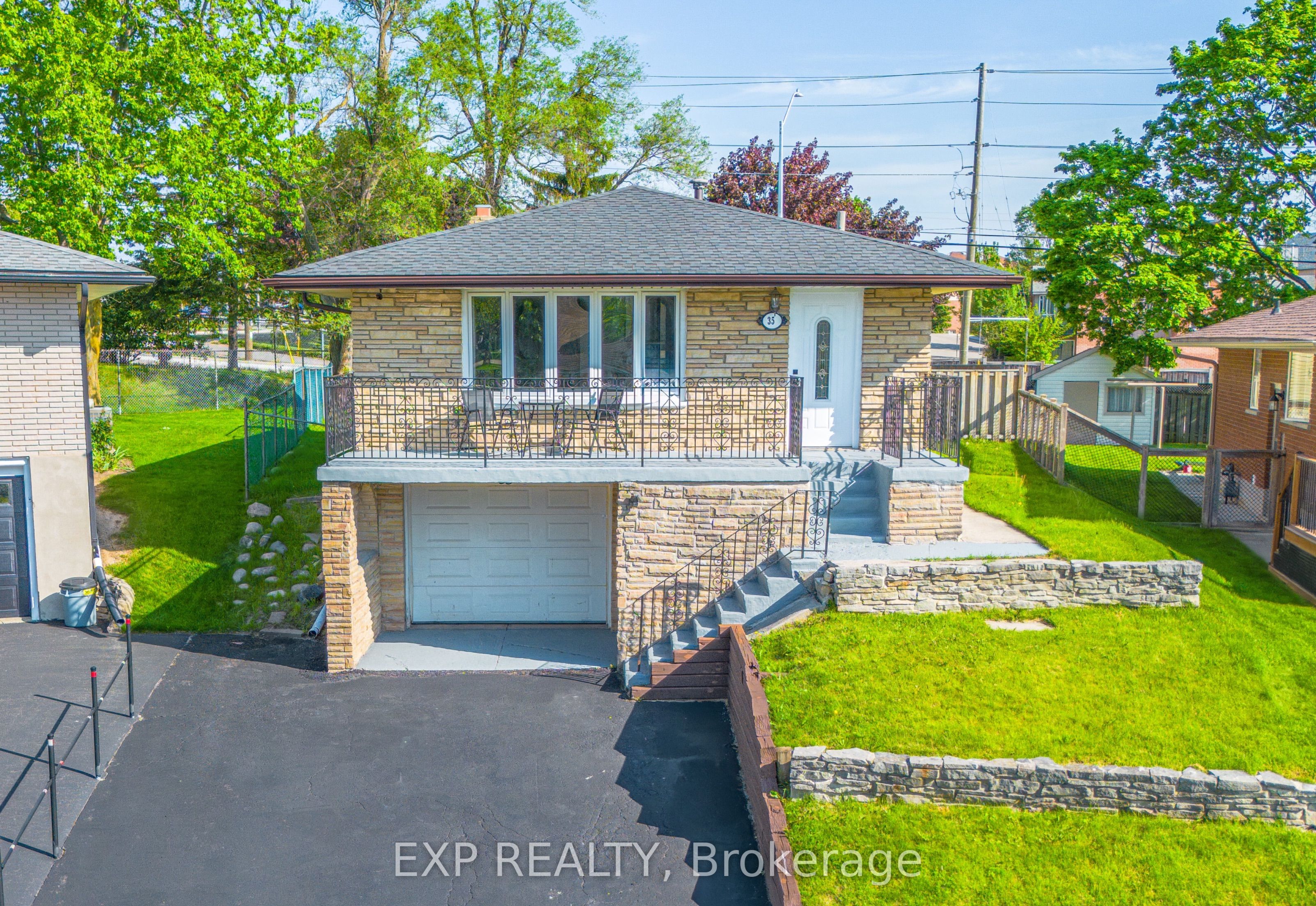 35 Hillsborough Crescent Property Photo 1