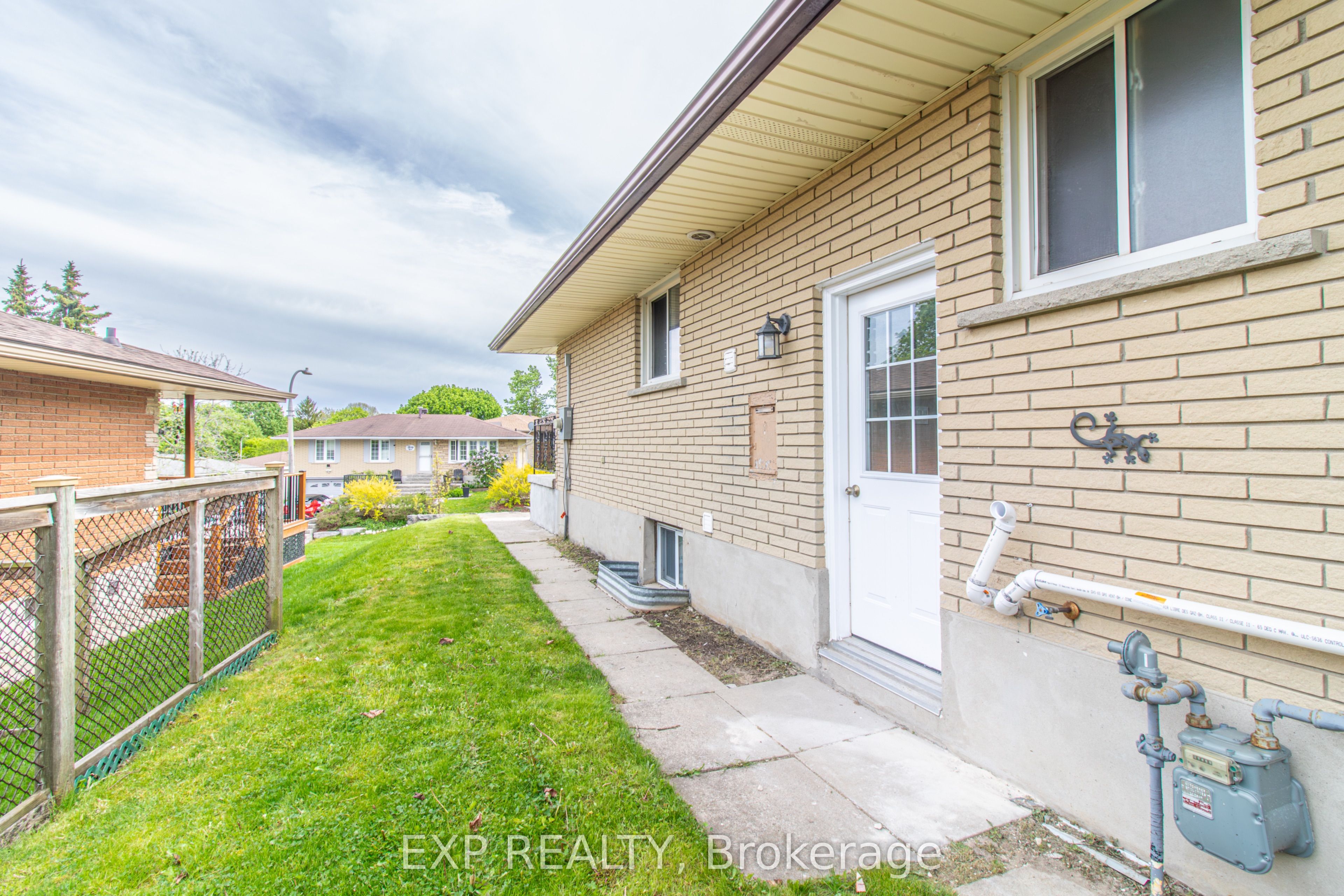 35 Hillsborough Crescent Property Photo 25