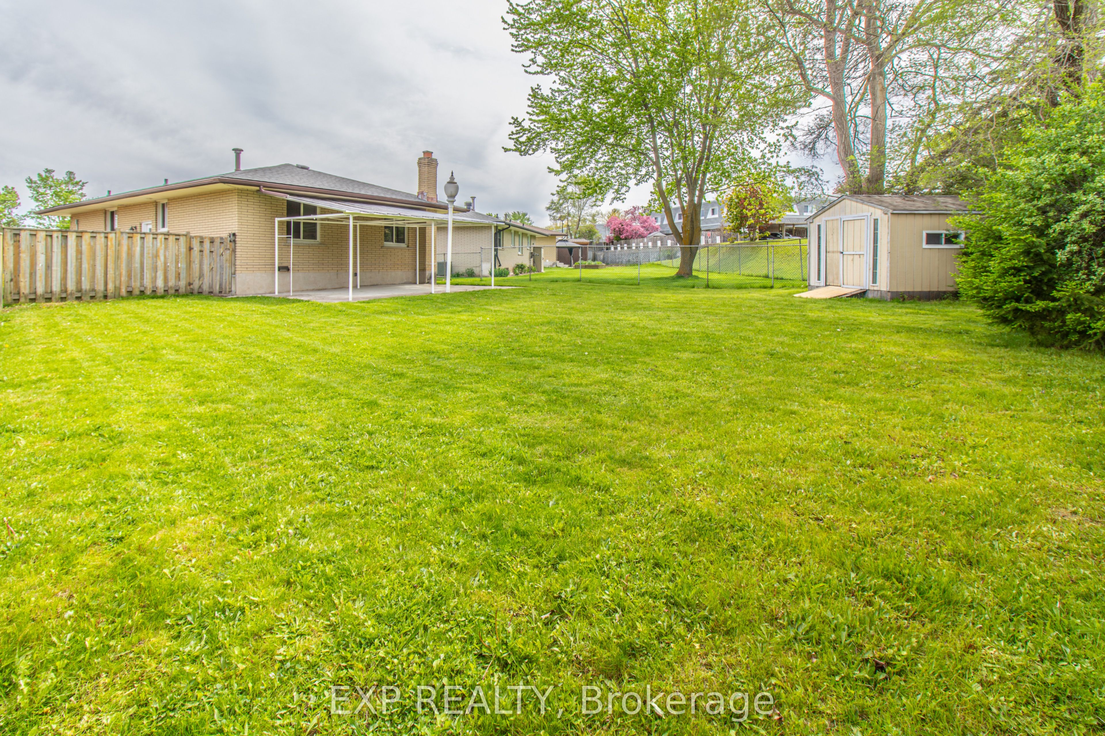 35 Hillsborough Crescent Property Photo 37