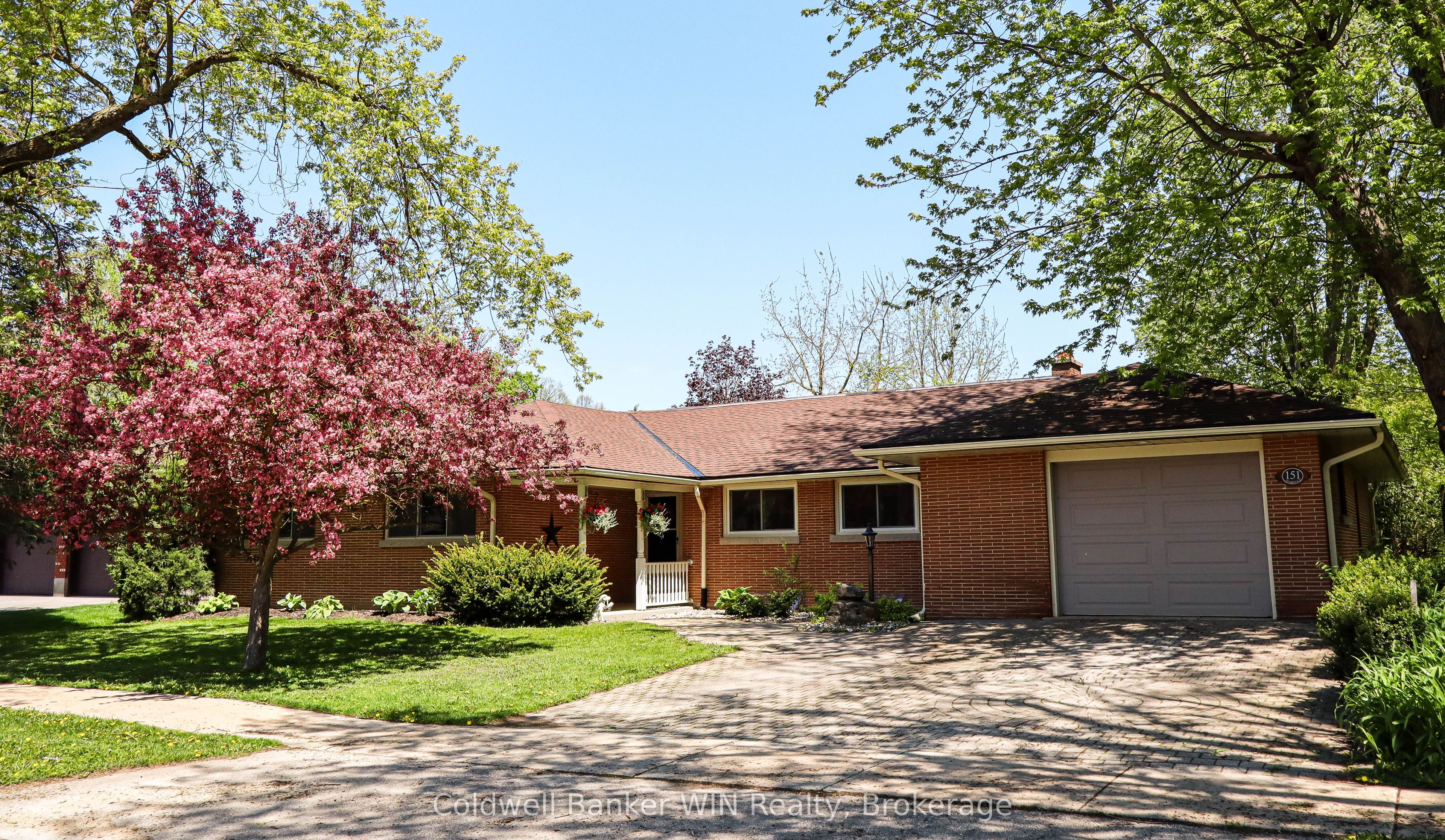151 Isabella Street E Property Photo 1