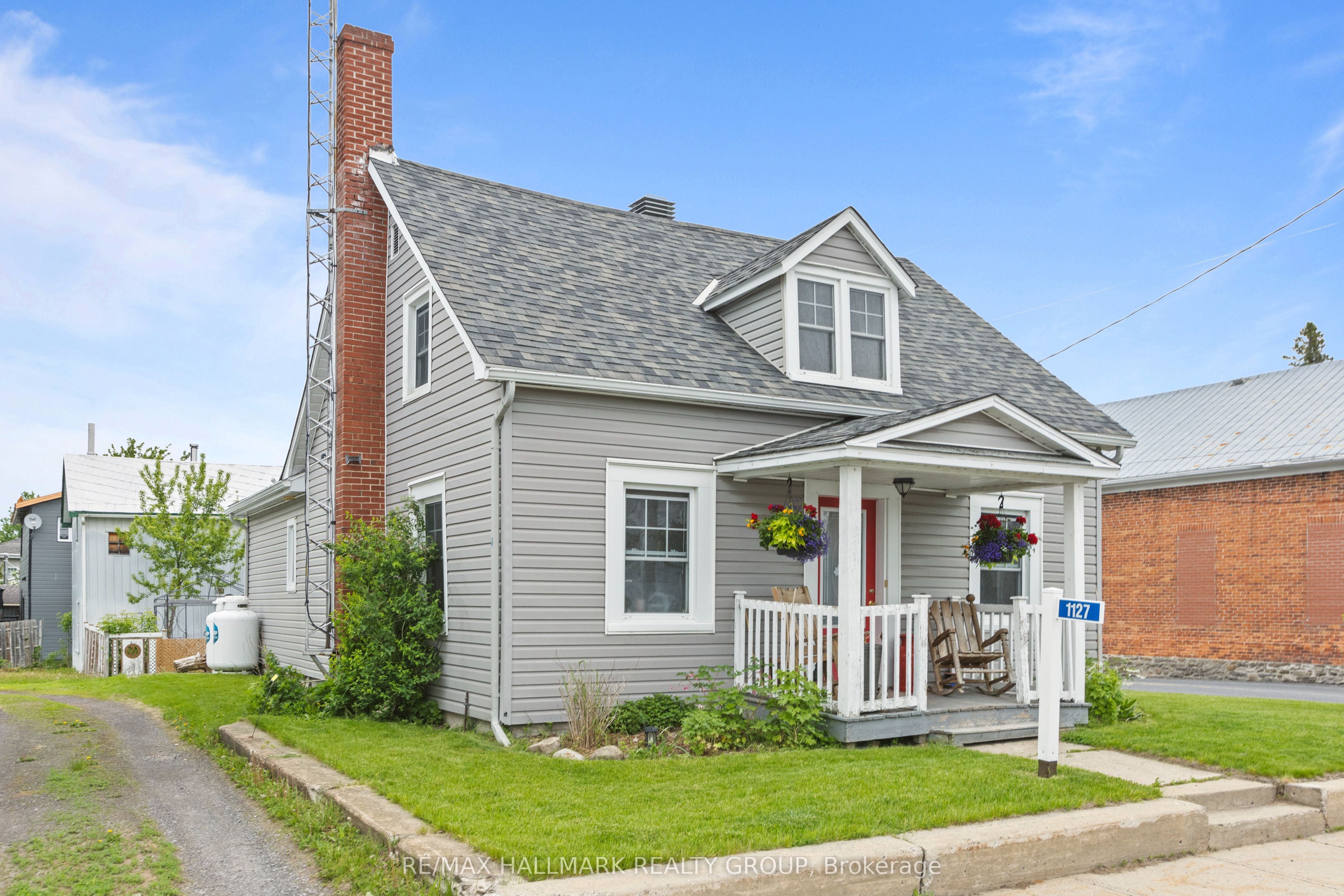 1127 Labrosse Road E Property Photo 2