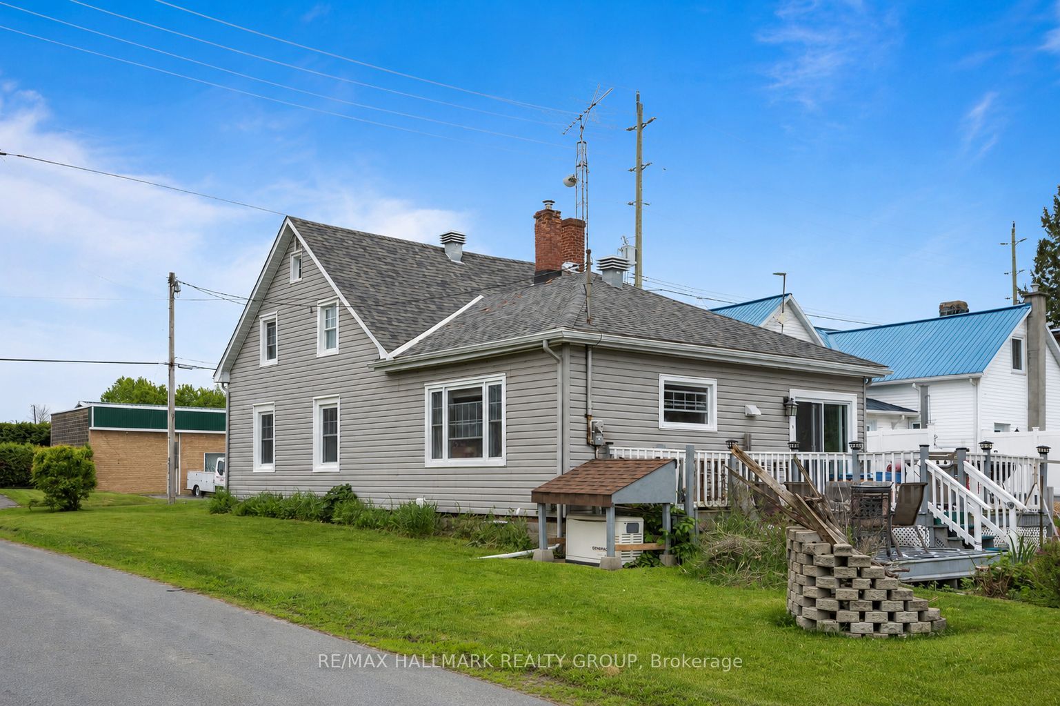 1127 Labrosse Road E Property Photo 4
