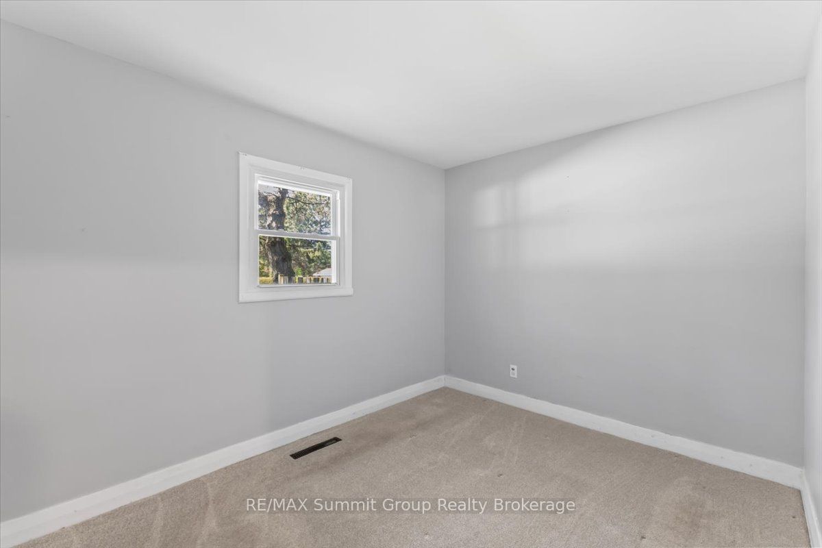 162 Main Street E Property Photo 12