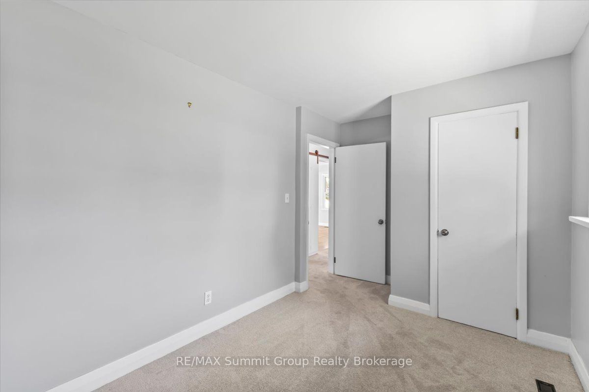 162 Main Street E Property Photo 13