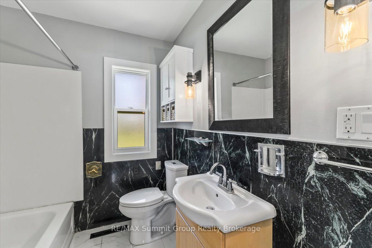 162 Main Street E Property Photo 15