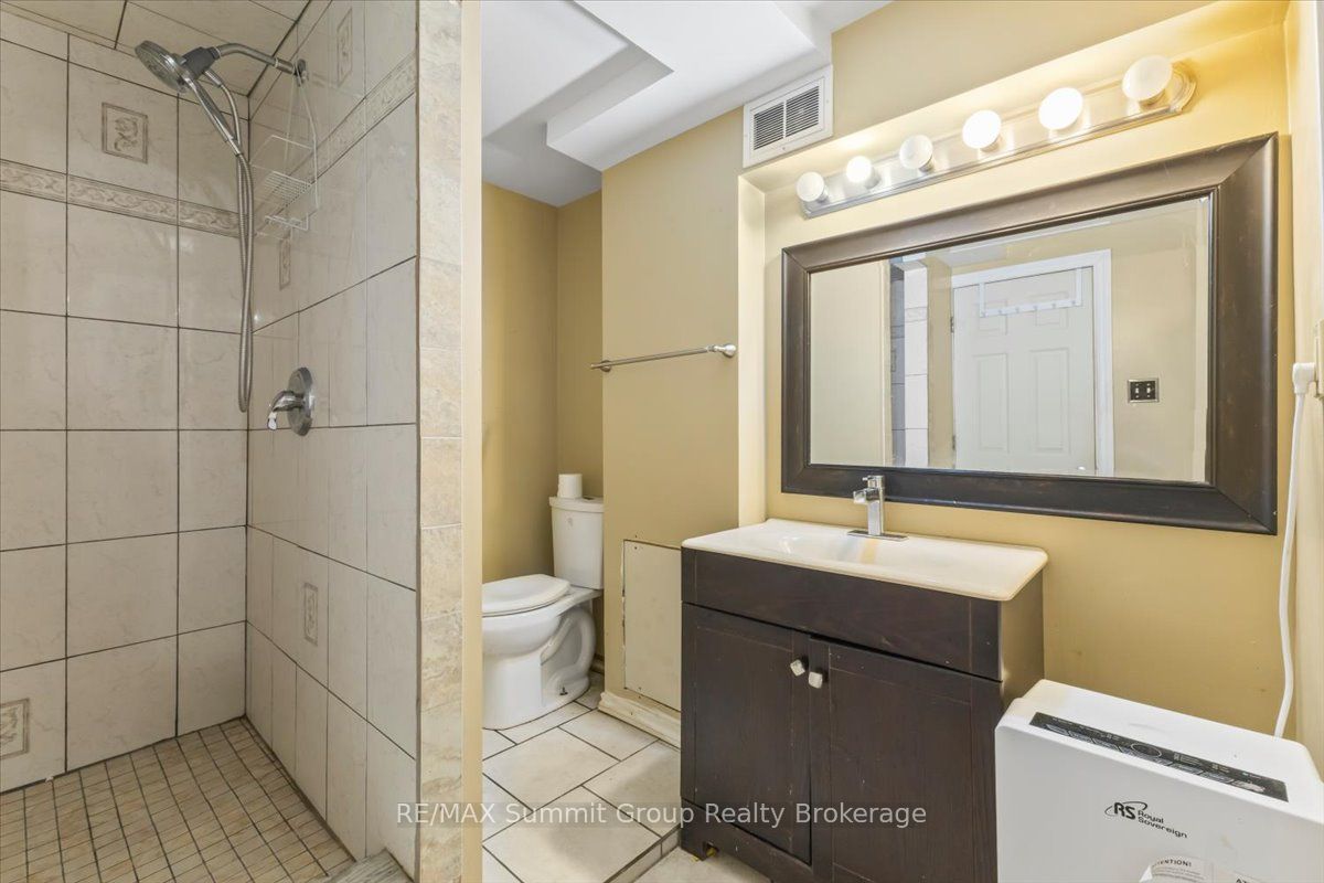 162 Main Street E Property Photo 17