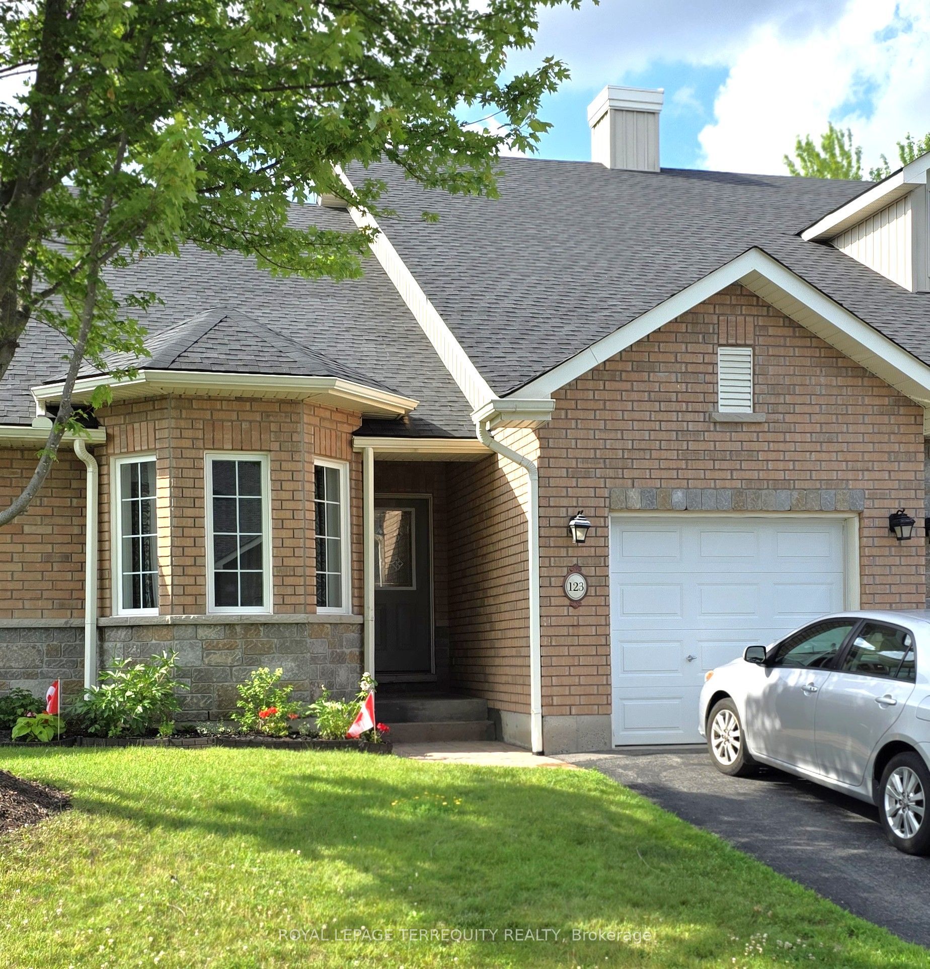 123 Village Crescent Property Photo 1