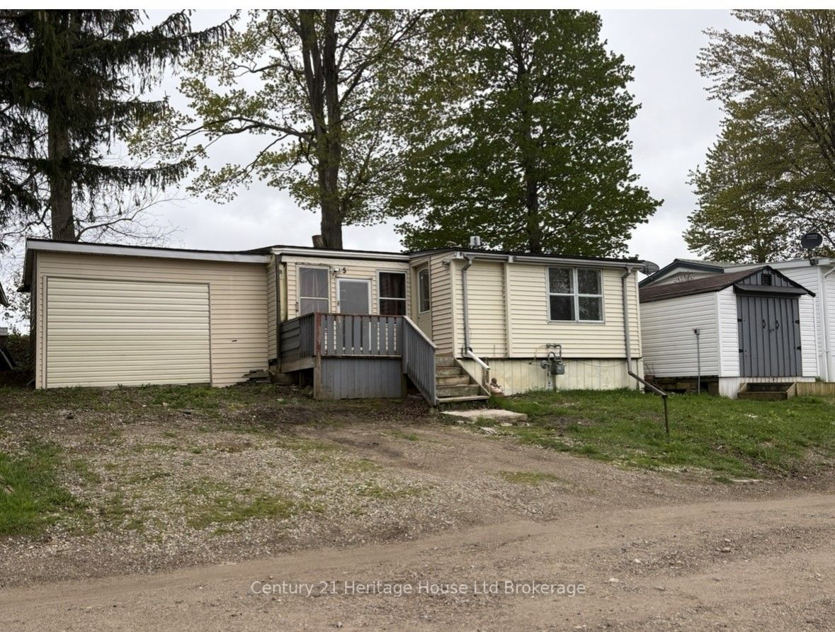 596101 Oxford 59 Highway 5 Hillcrest Property Photo 1