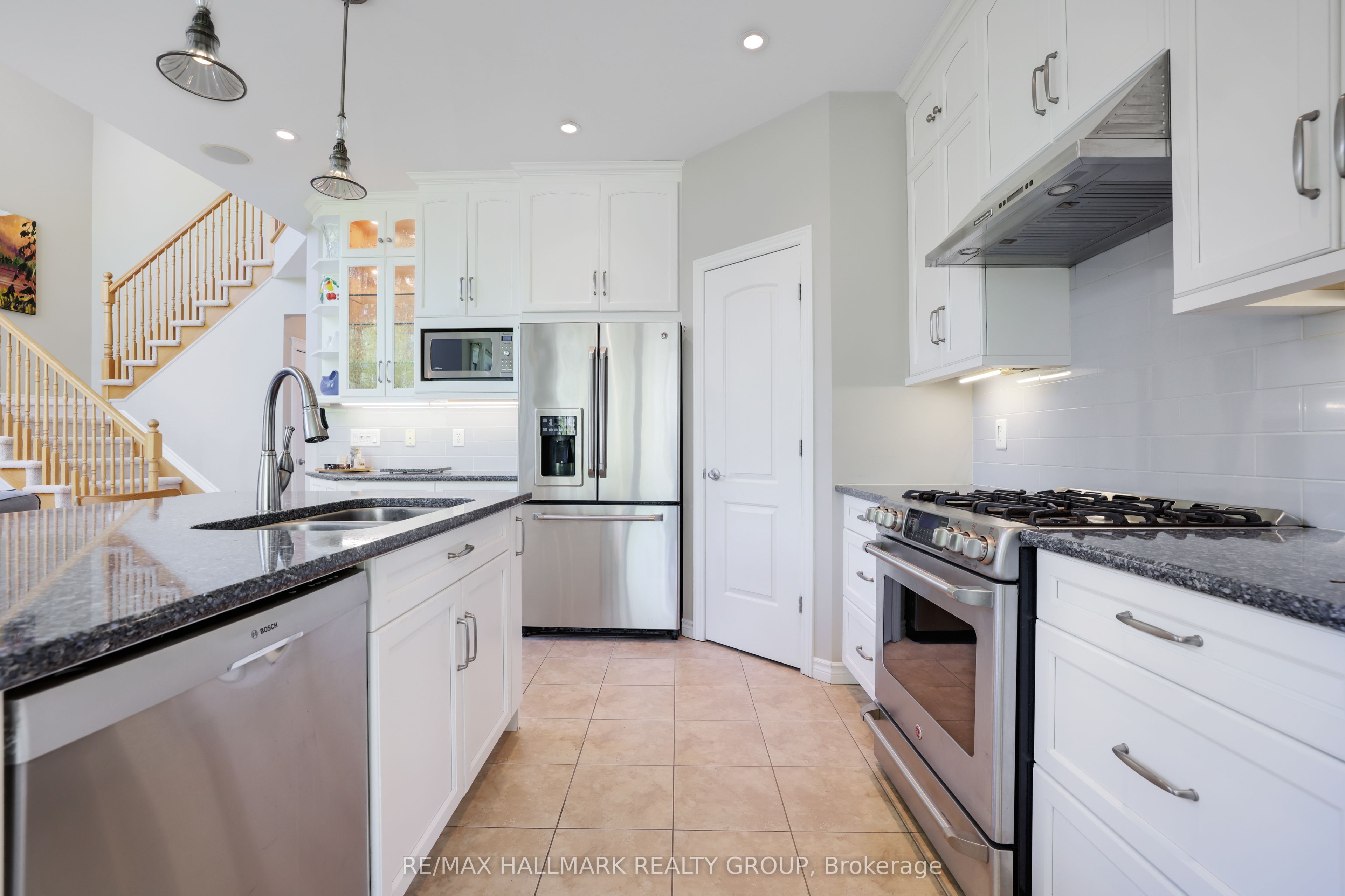 90 Stonewater Bay Property Photo 15