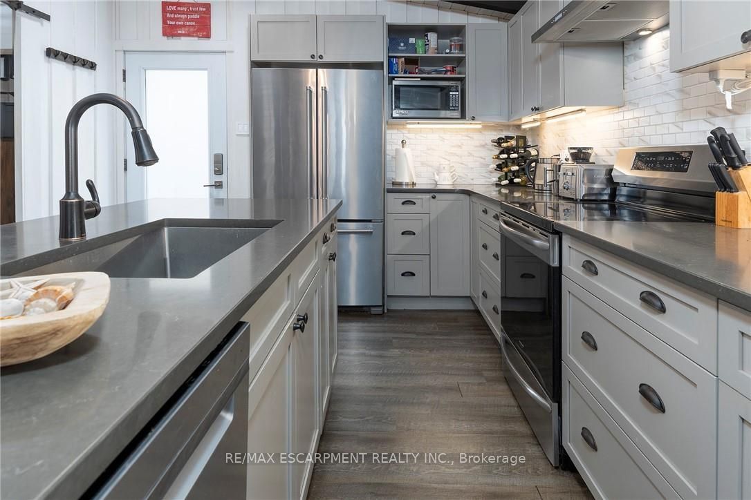 577 Edgewater Place Property Photo 10