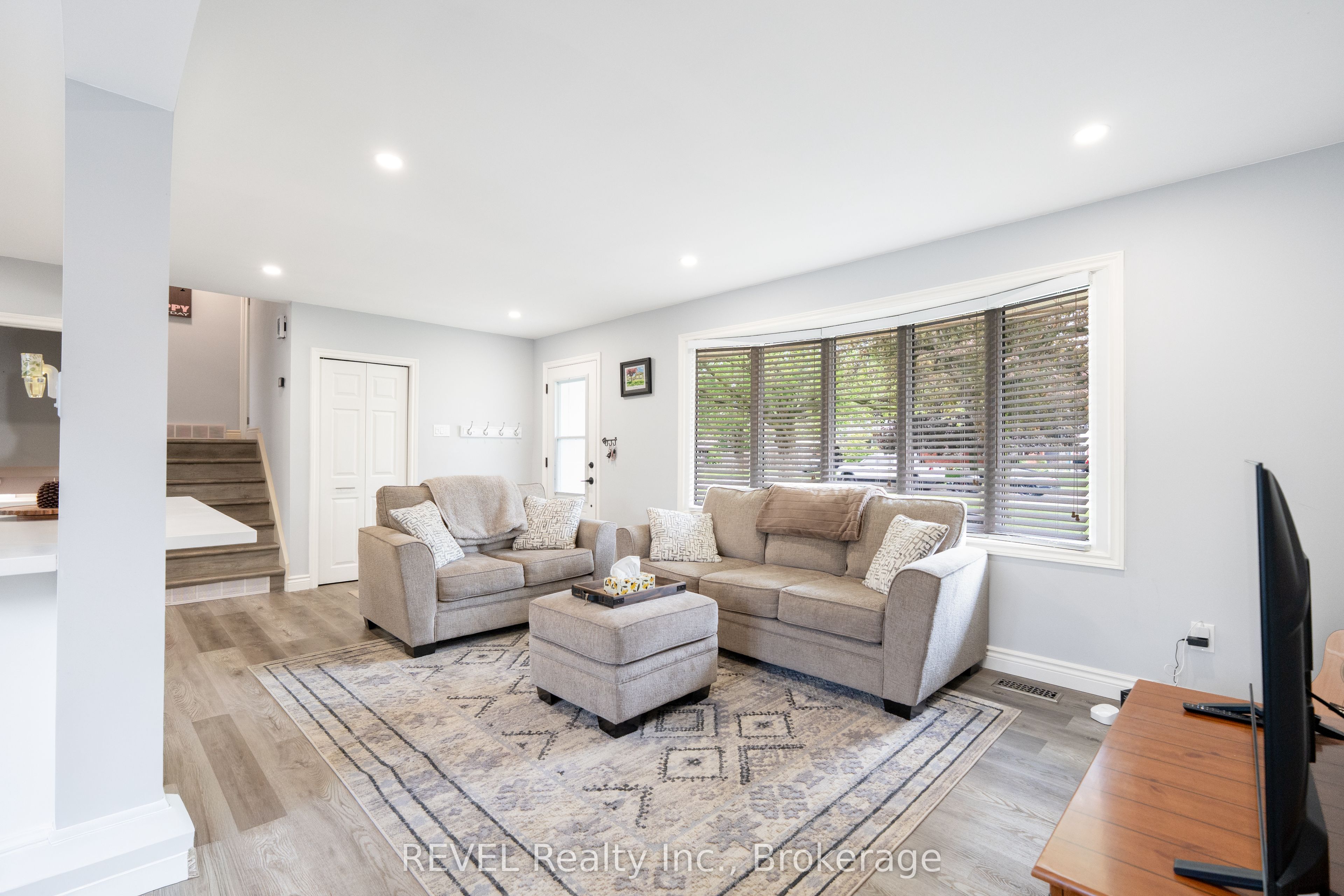 4480 Queensway Gardens Property Photo 4