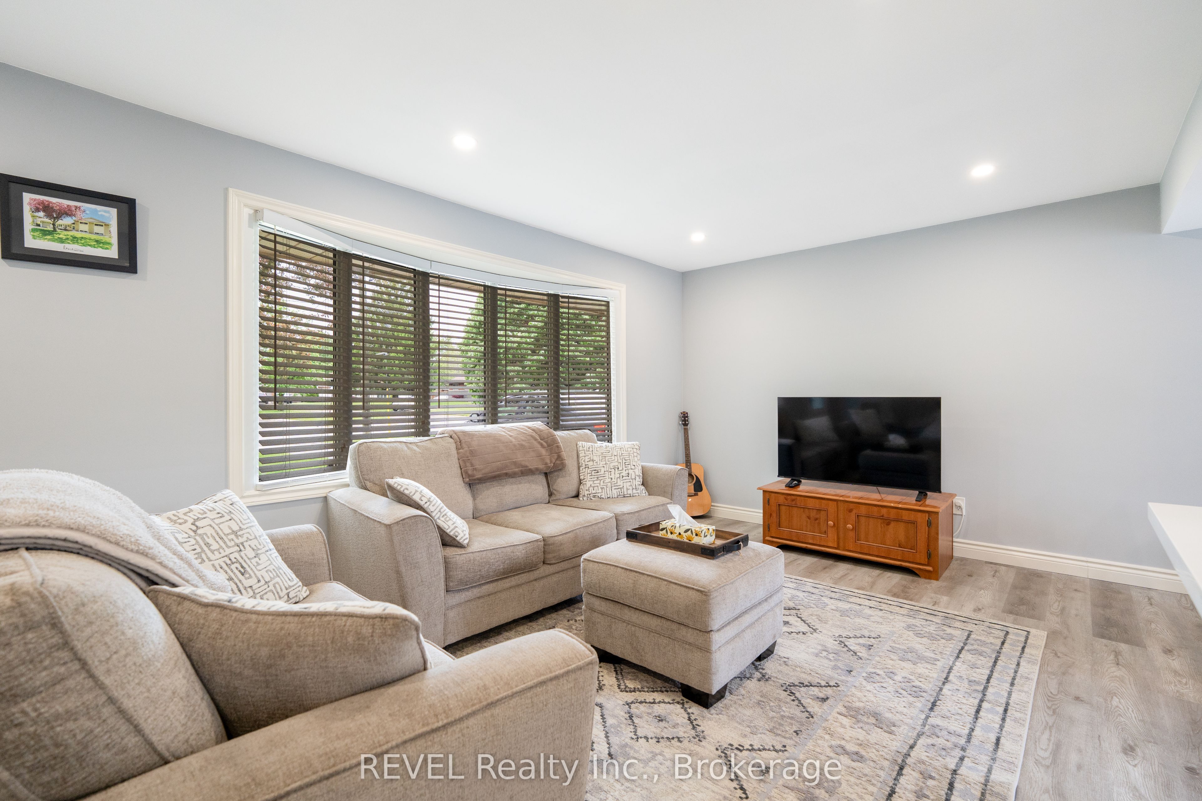 4480 Queensway Gardens Property Photo 6