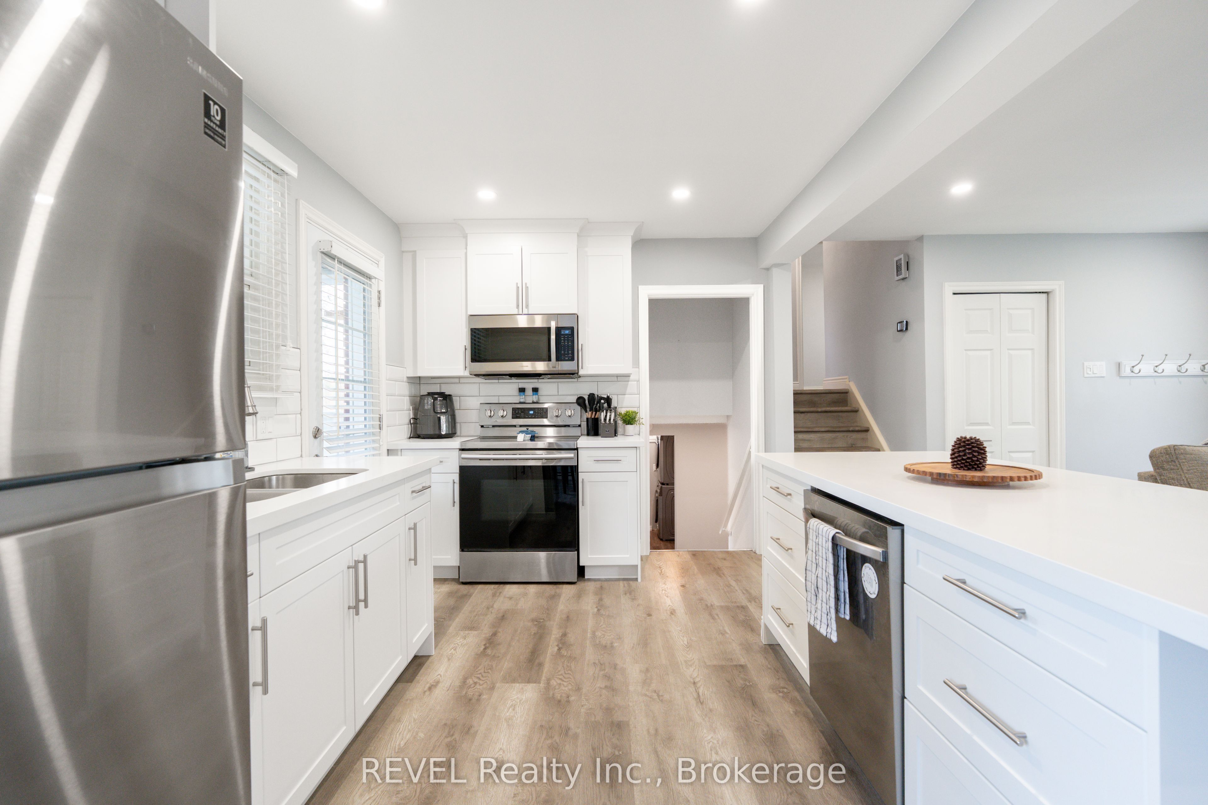 4480 Queensway Gardens Property Photo 7