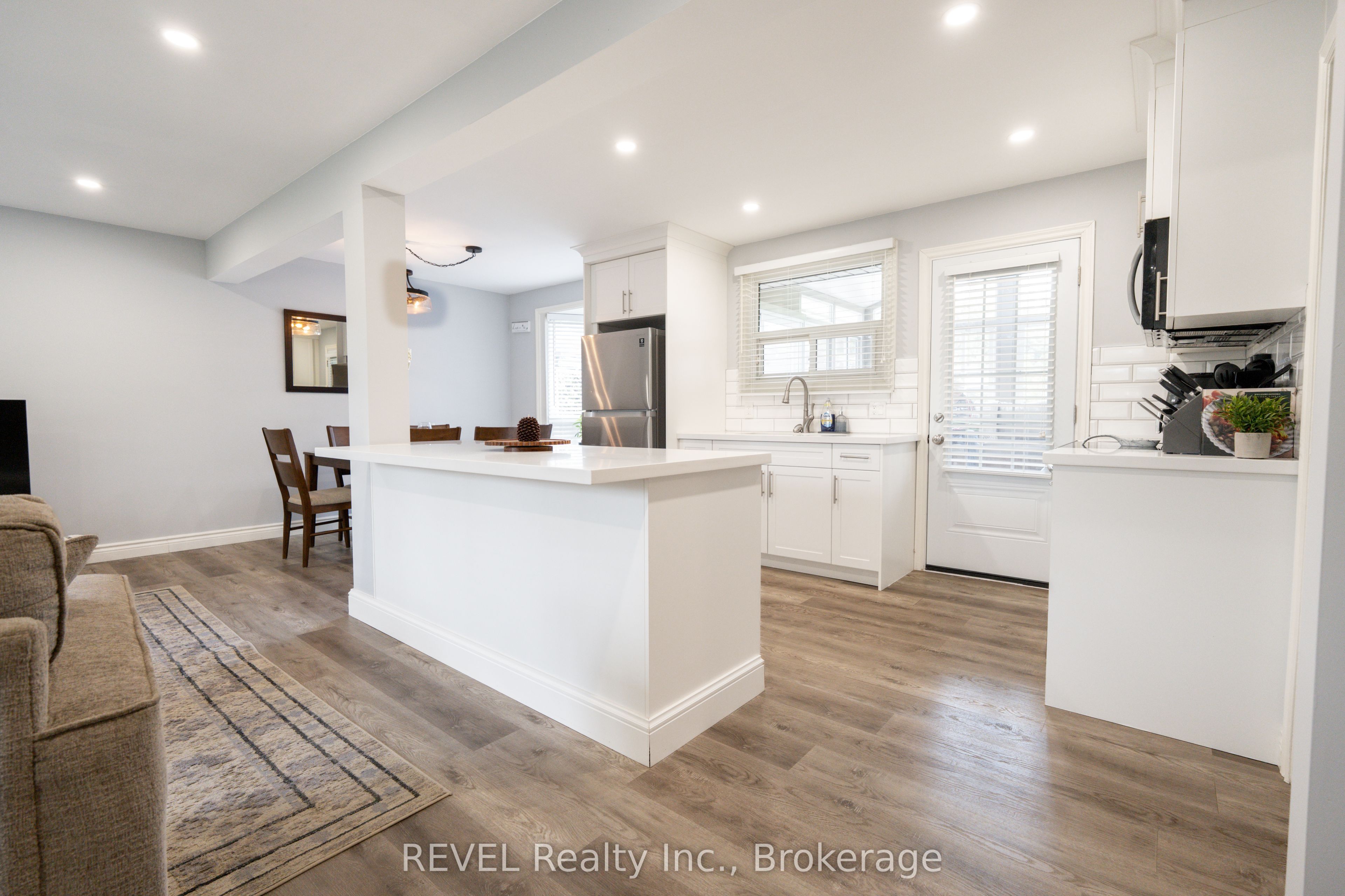 4480 Queensway Gardens Property Photo 8