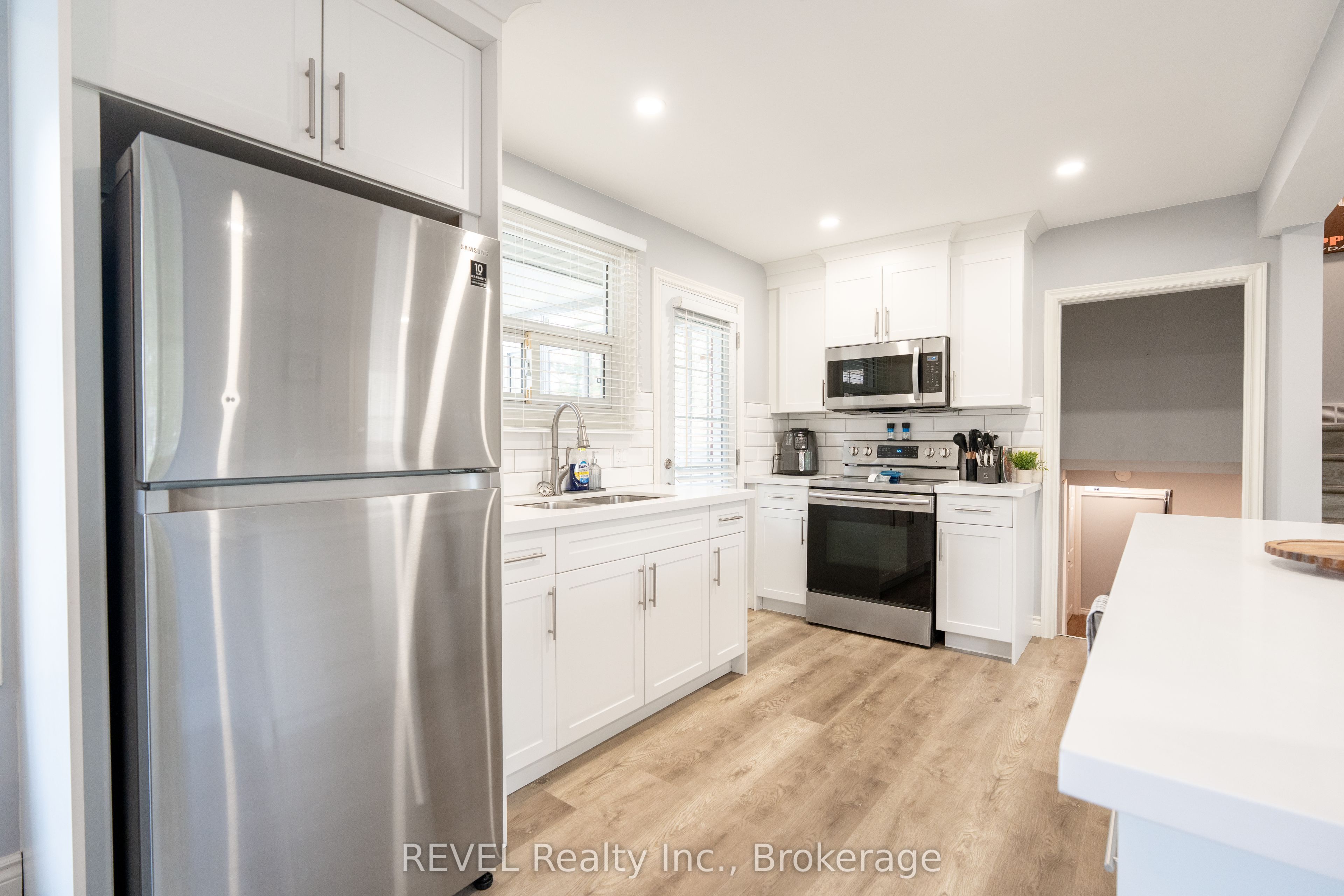 4480 Queensway Gardens Property Photo 9
