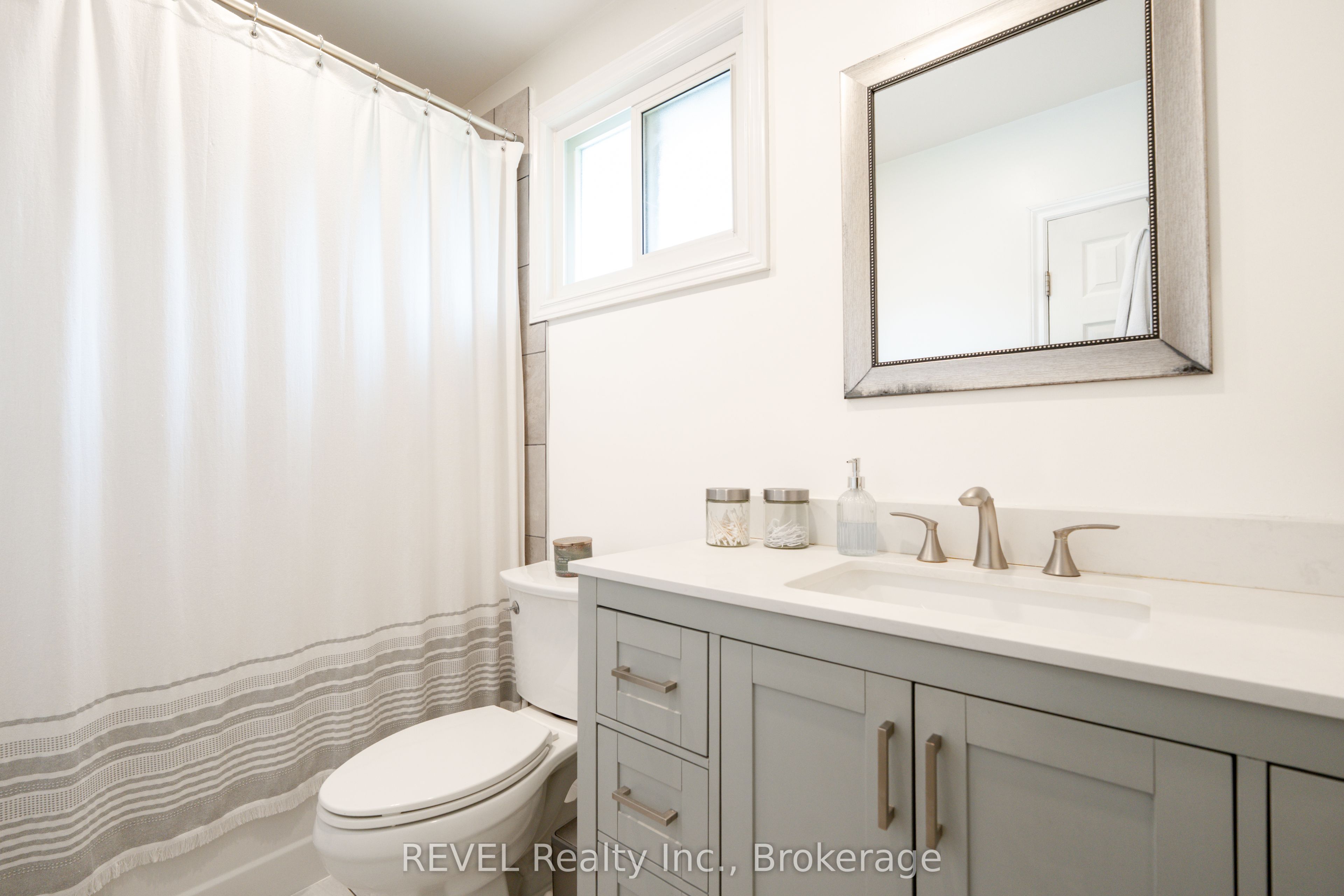 4480 Queensway Gardens Property Photo 13