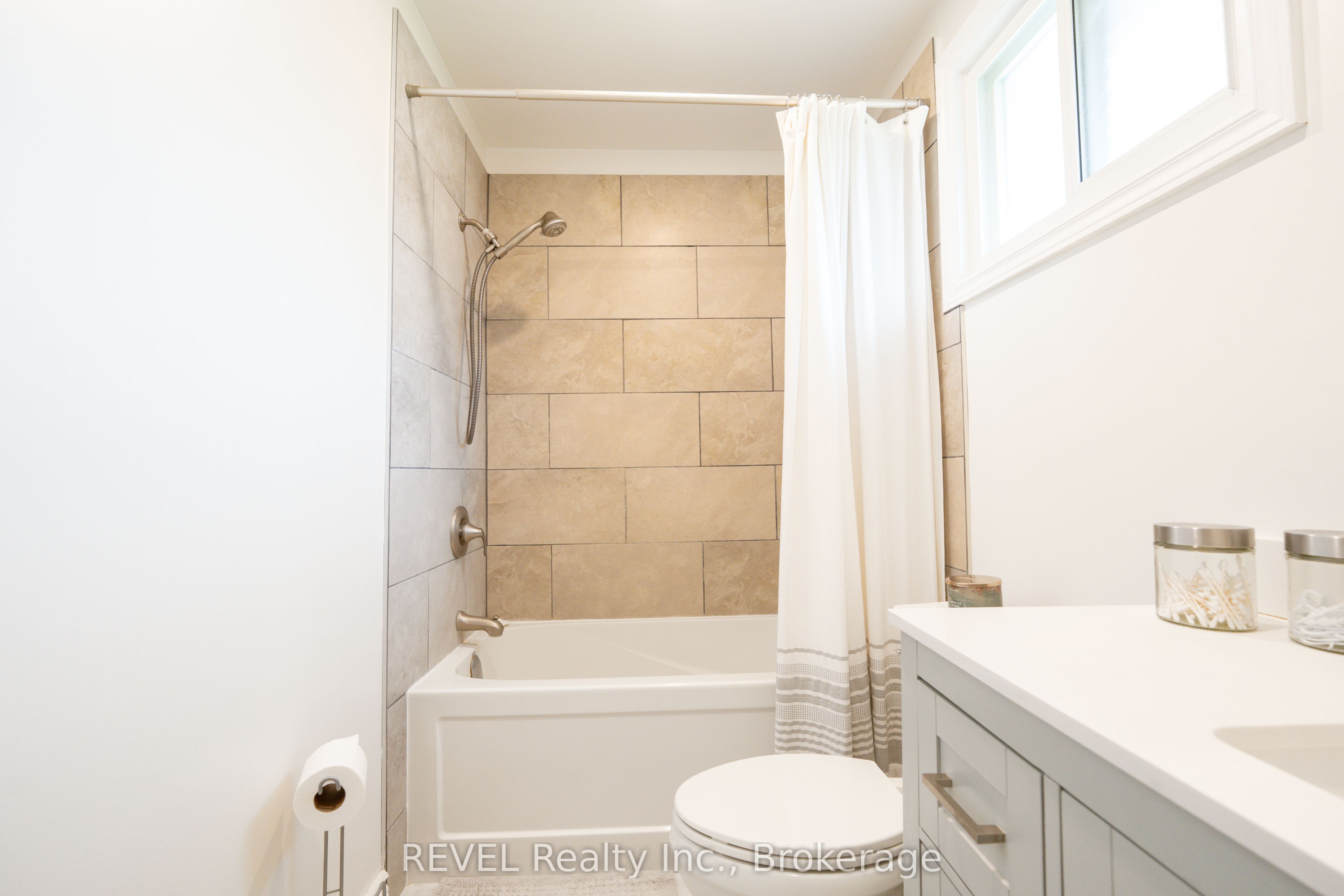 4480 Queensway Gardens Property Photo 14