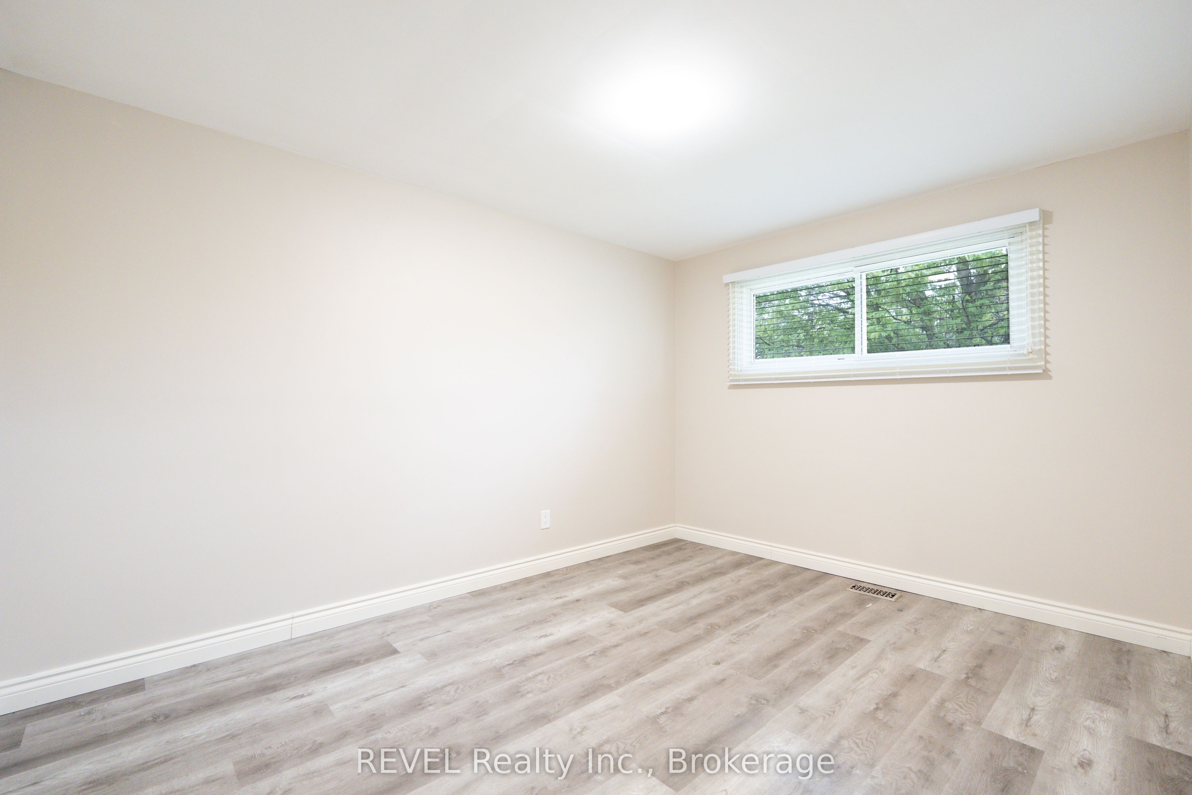 4480 Queensway Gardens Property Photo 19