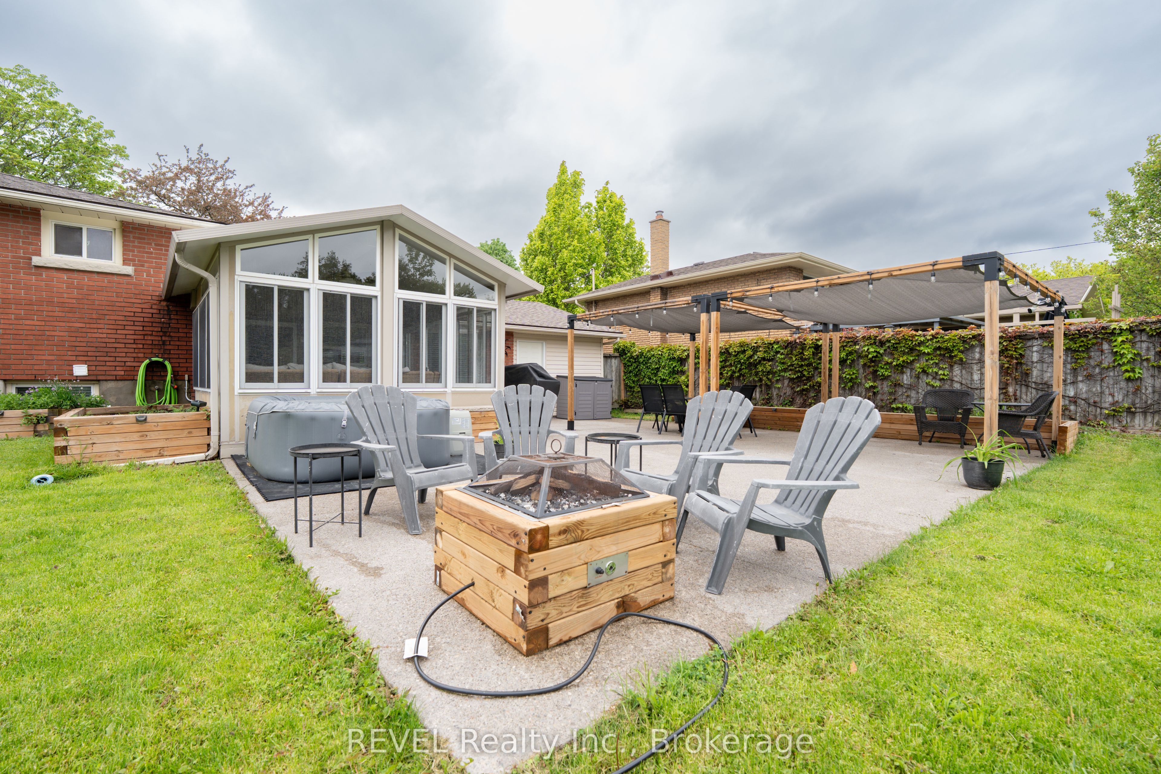 4480 Queensway Gardens Property Photo 33
