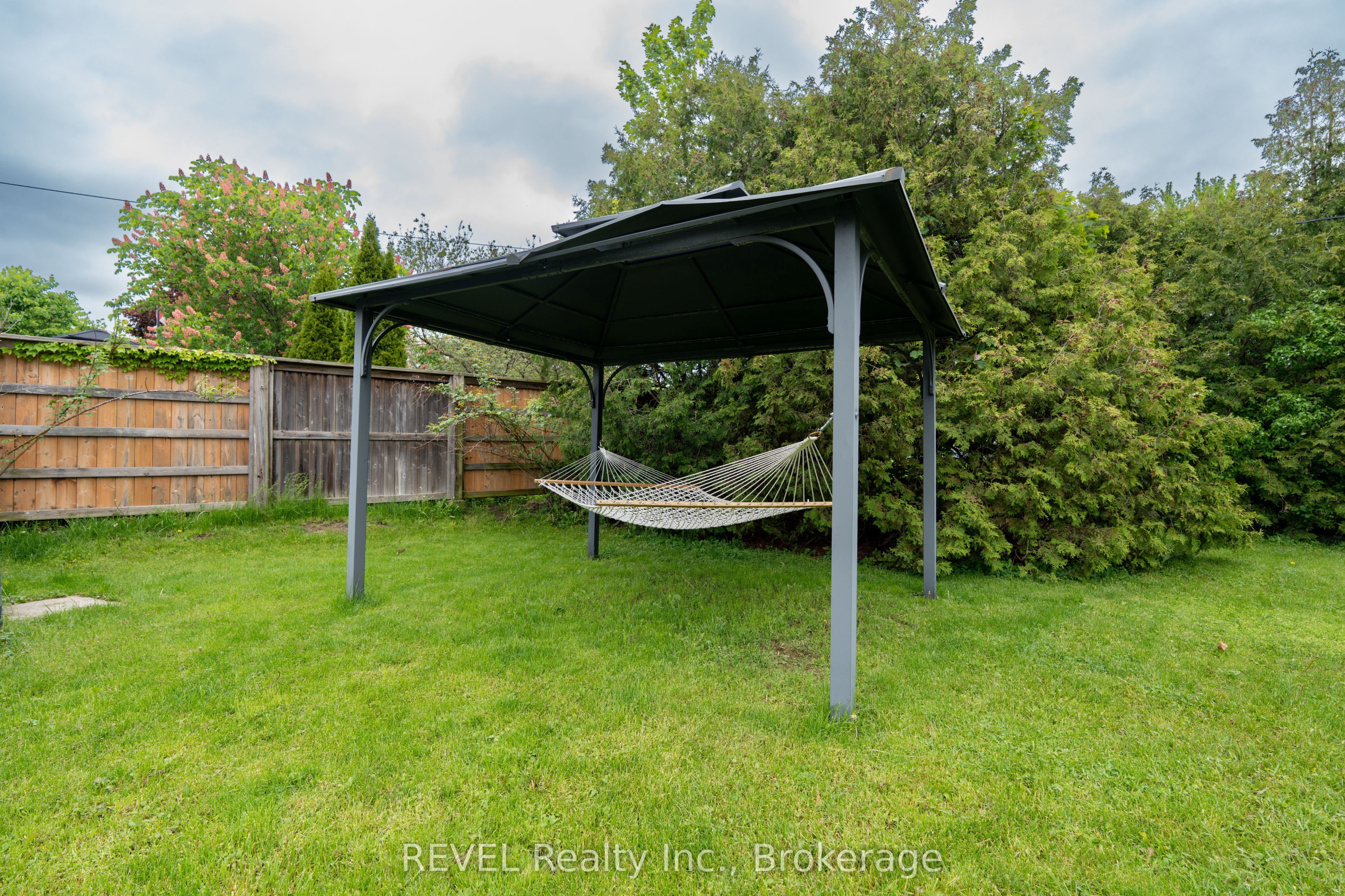 4480 Queensway Gardens Property Photo 37