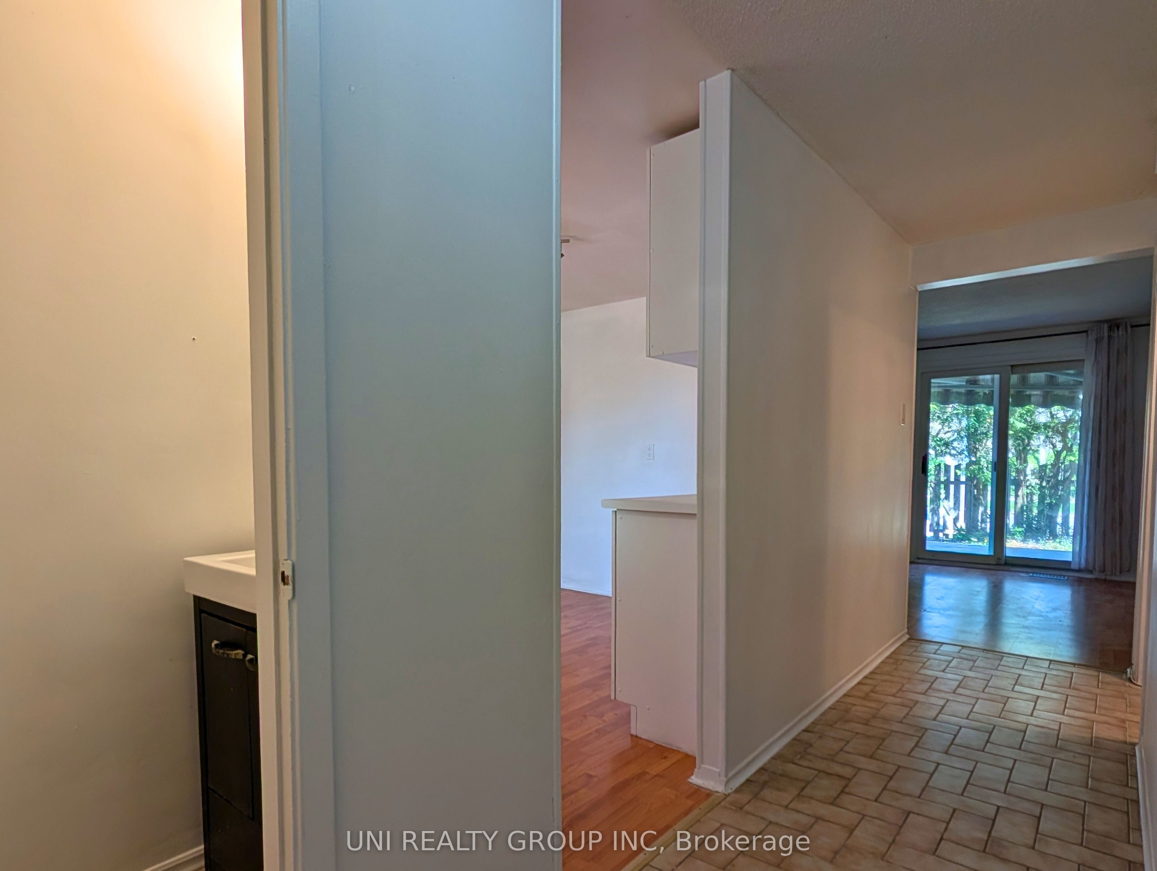 1460 Heatherington Road G Property Photo 5