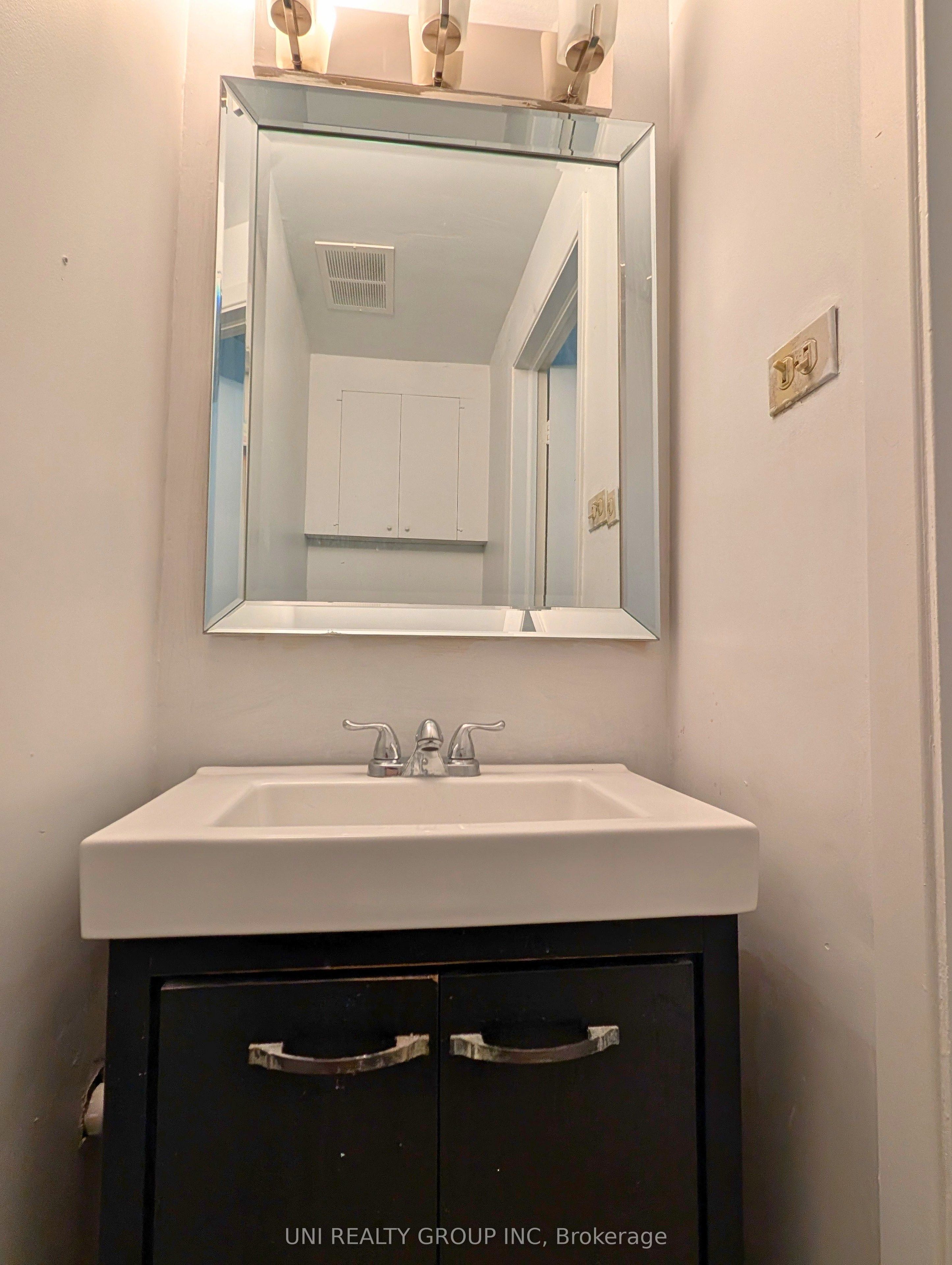 1460 Heatherington Road G Property Photo 6