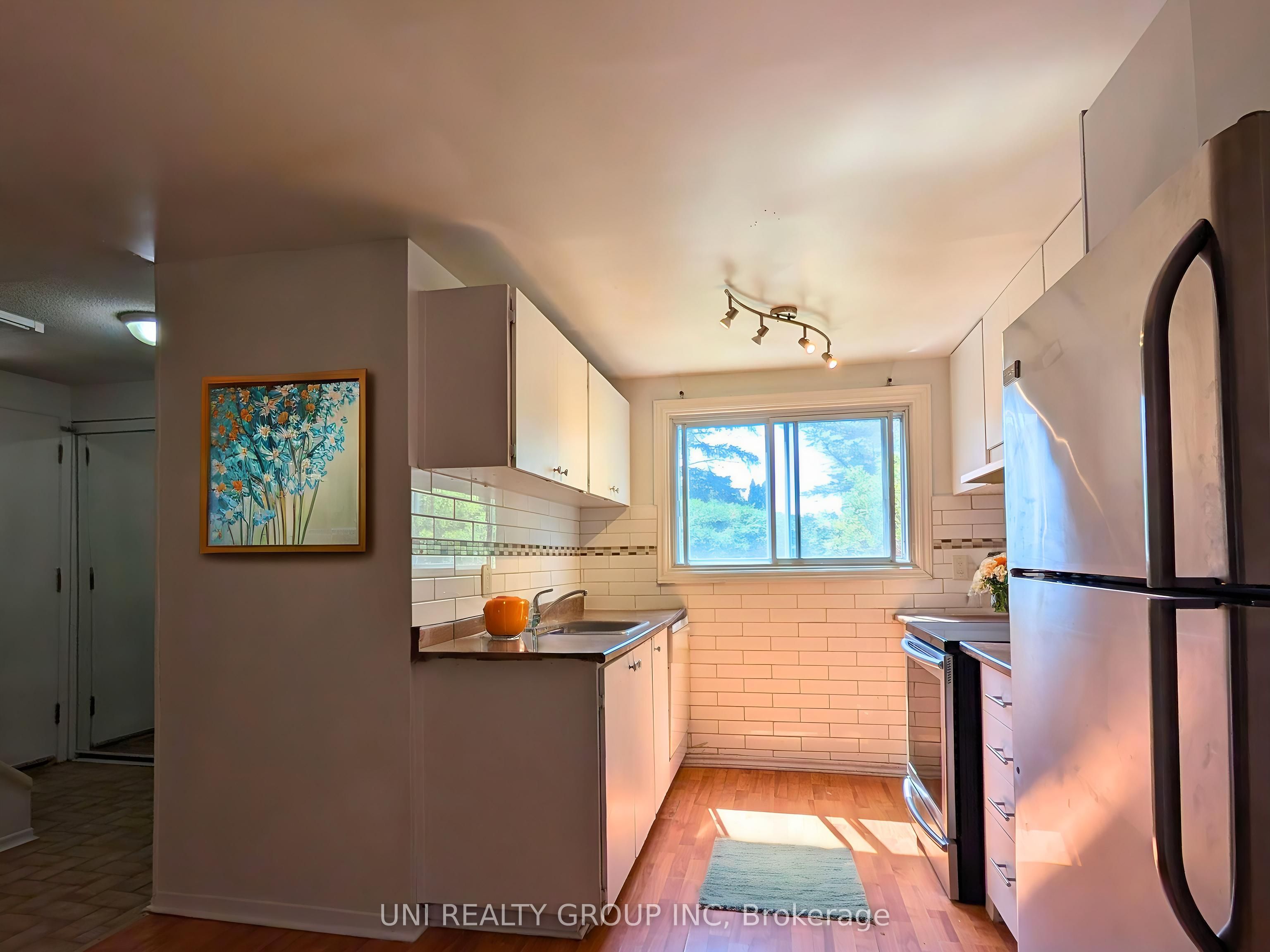 1460 Heatherington Road G Property Photo 9