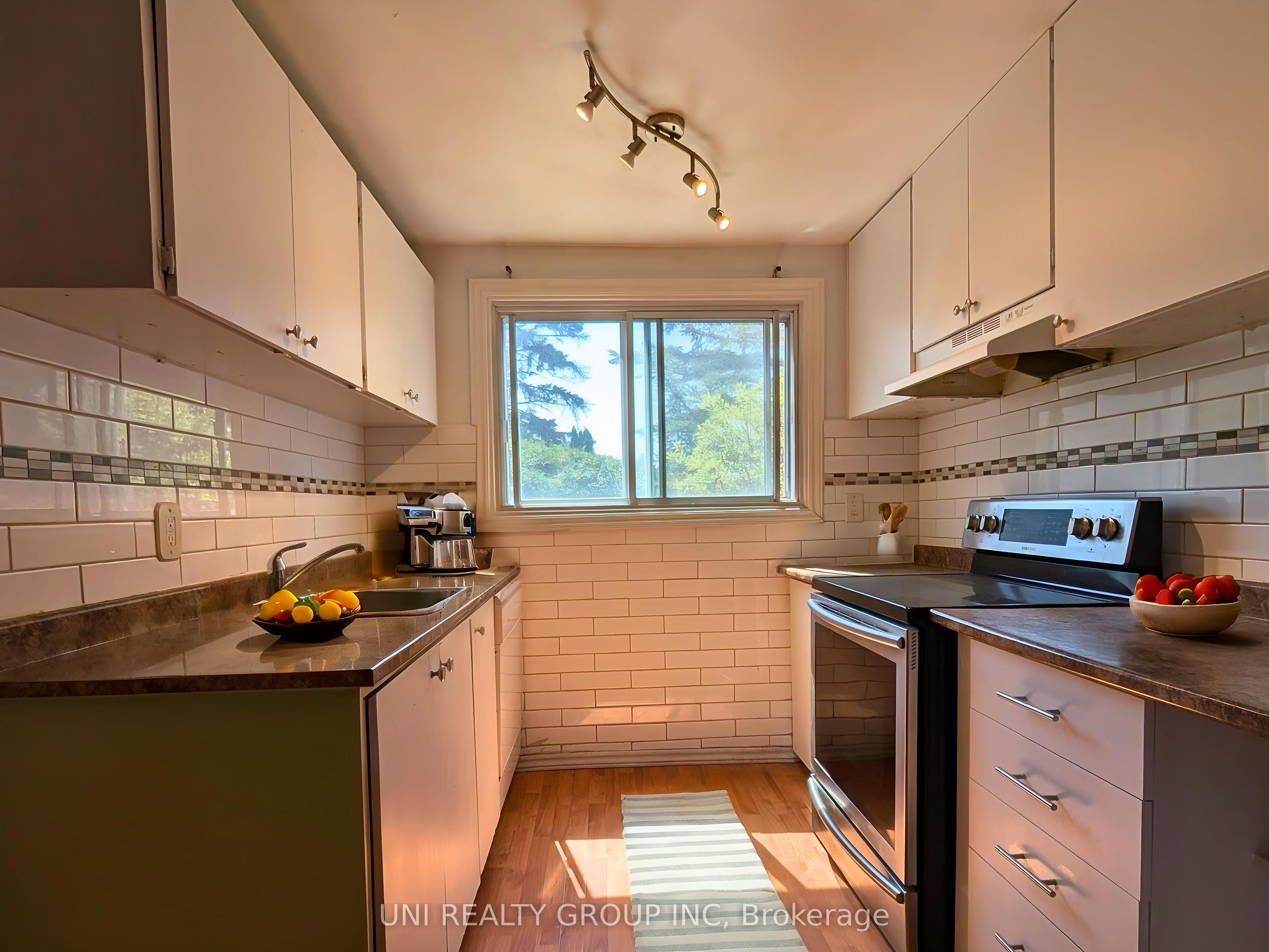 1460 Heatherington Road G Property Photo 10