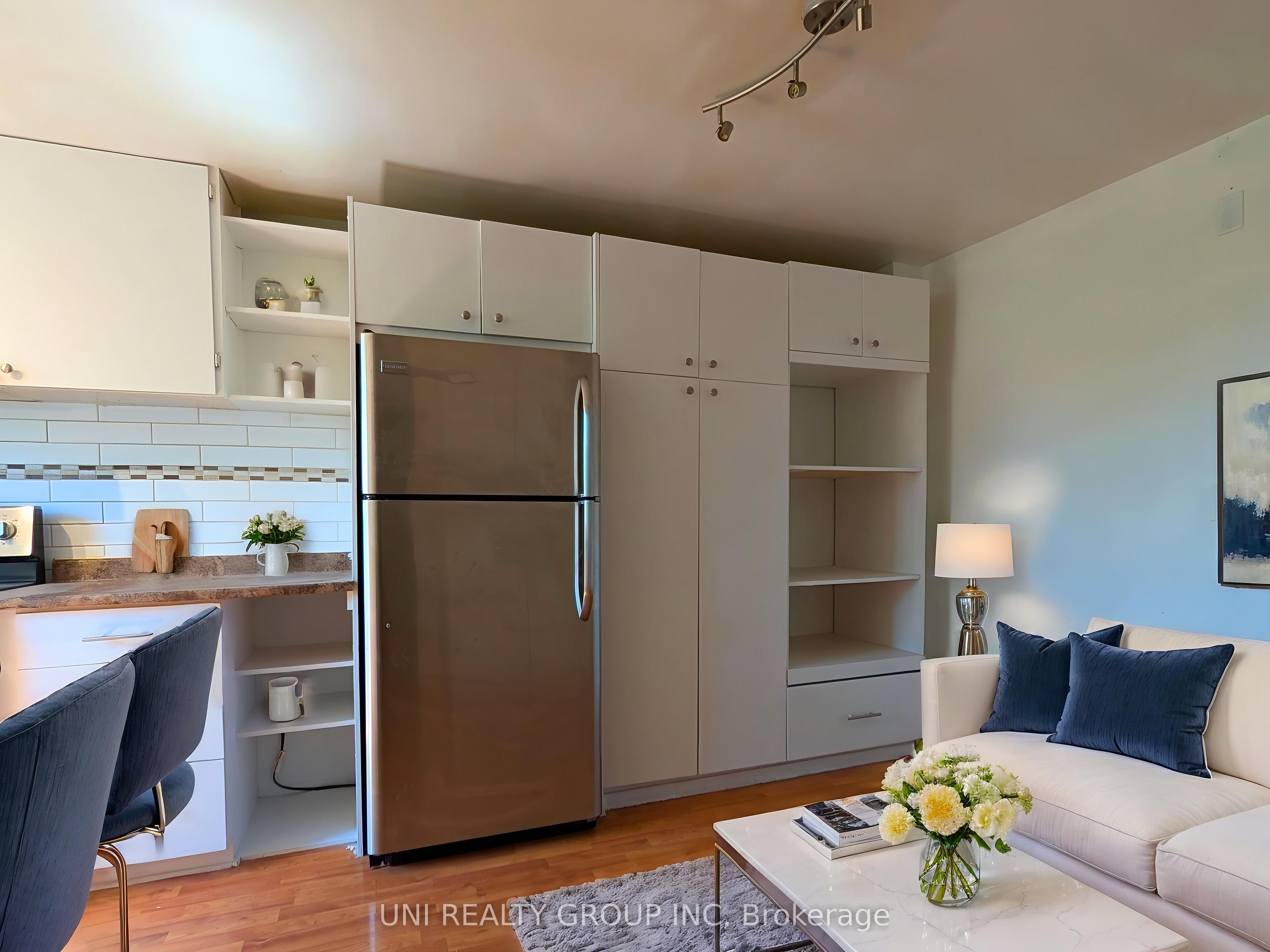 1460 Heatherington Road G Property Photo 13