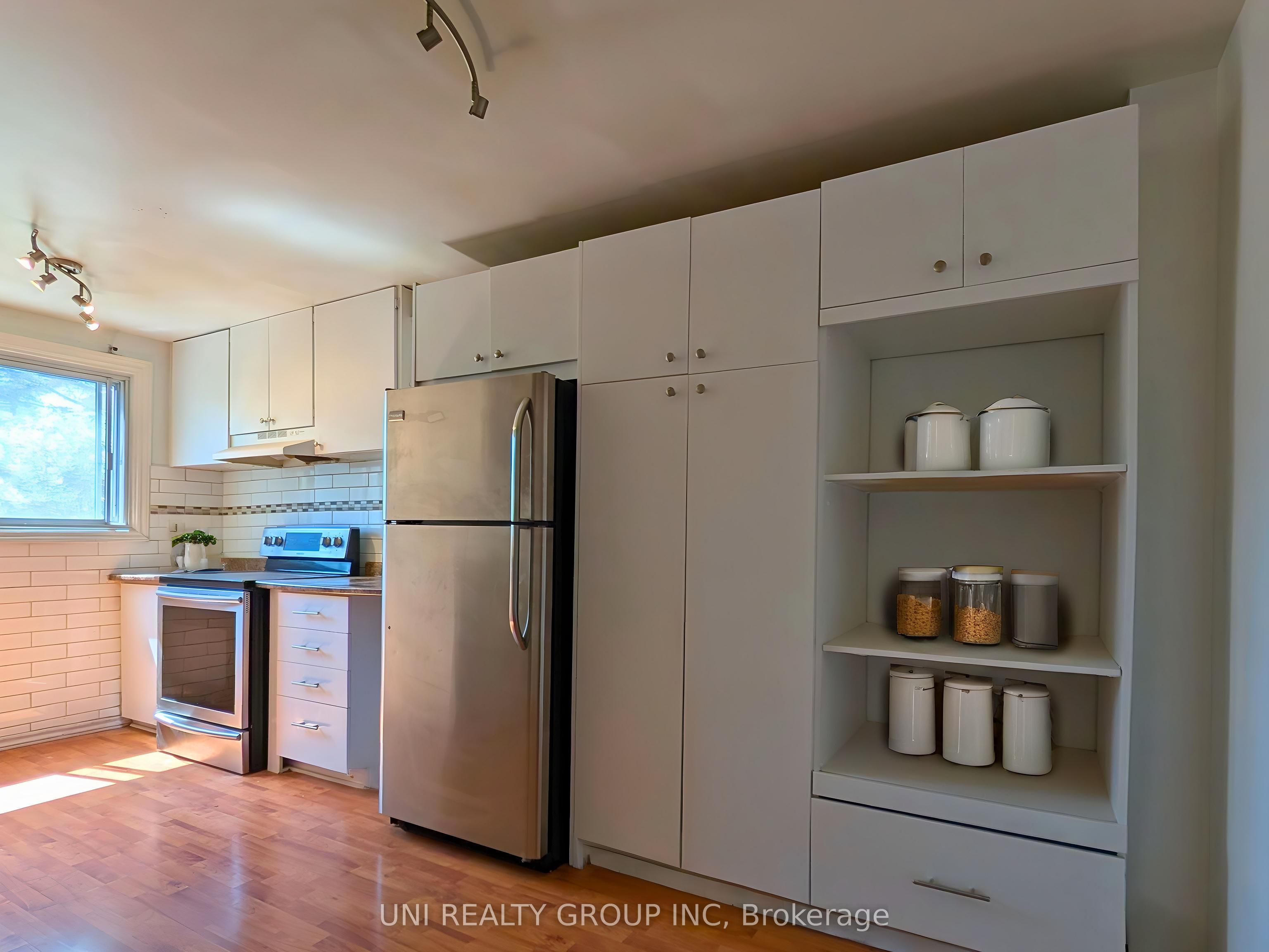 1460 Heatherington Road G Property Photo 14