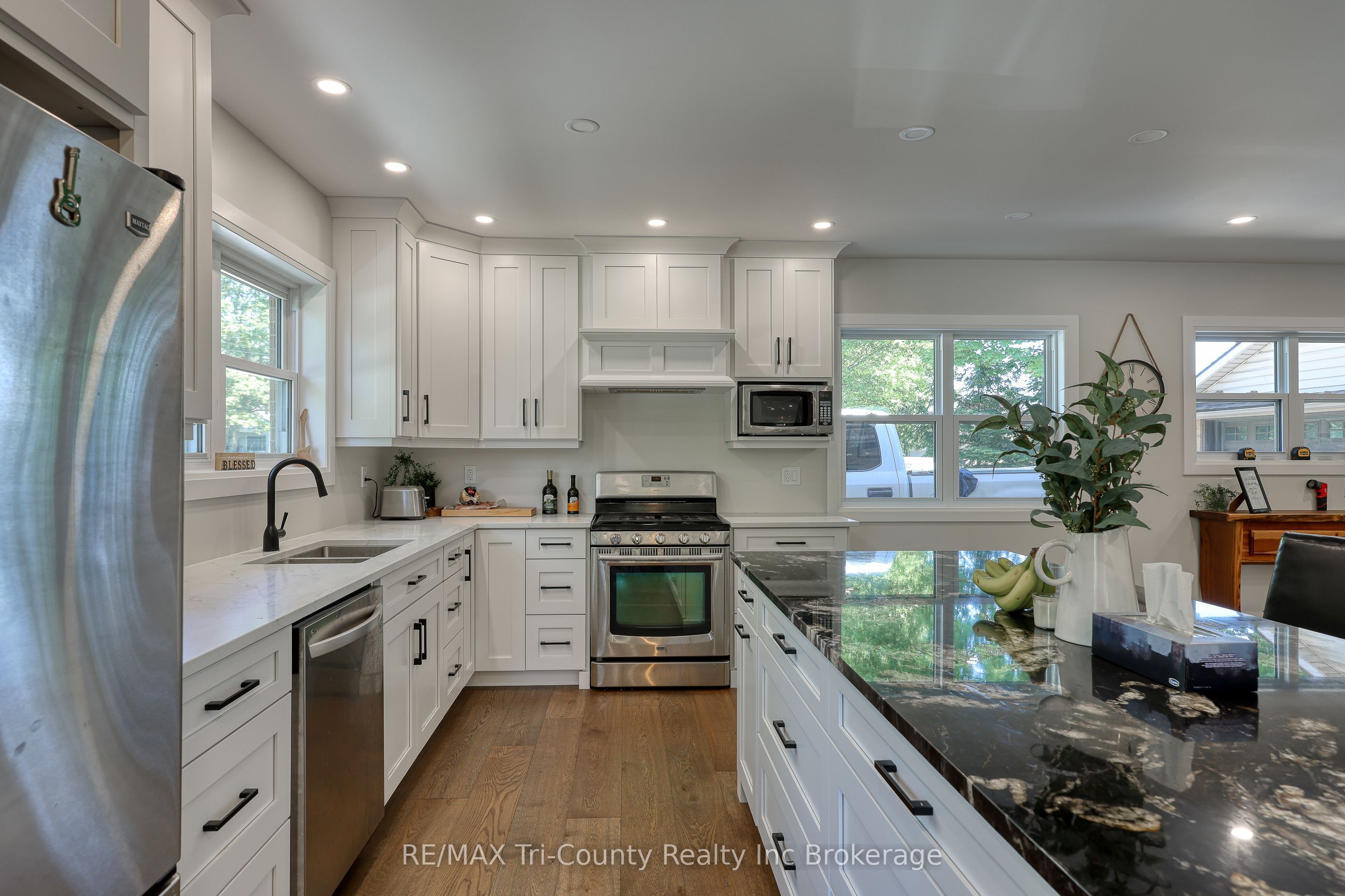 16 Delevan Crescent Property Photo 6