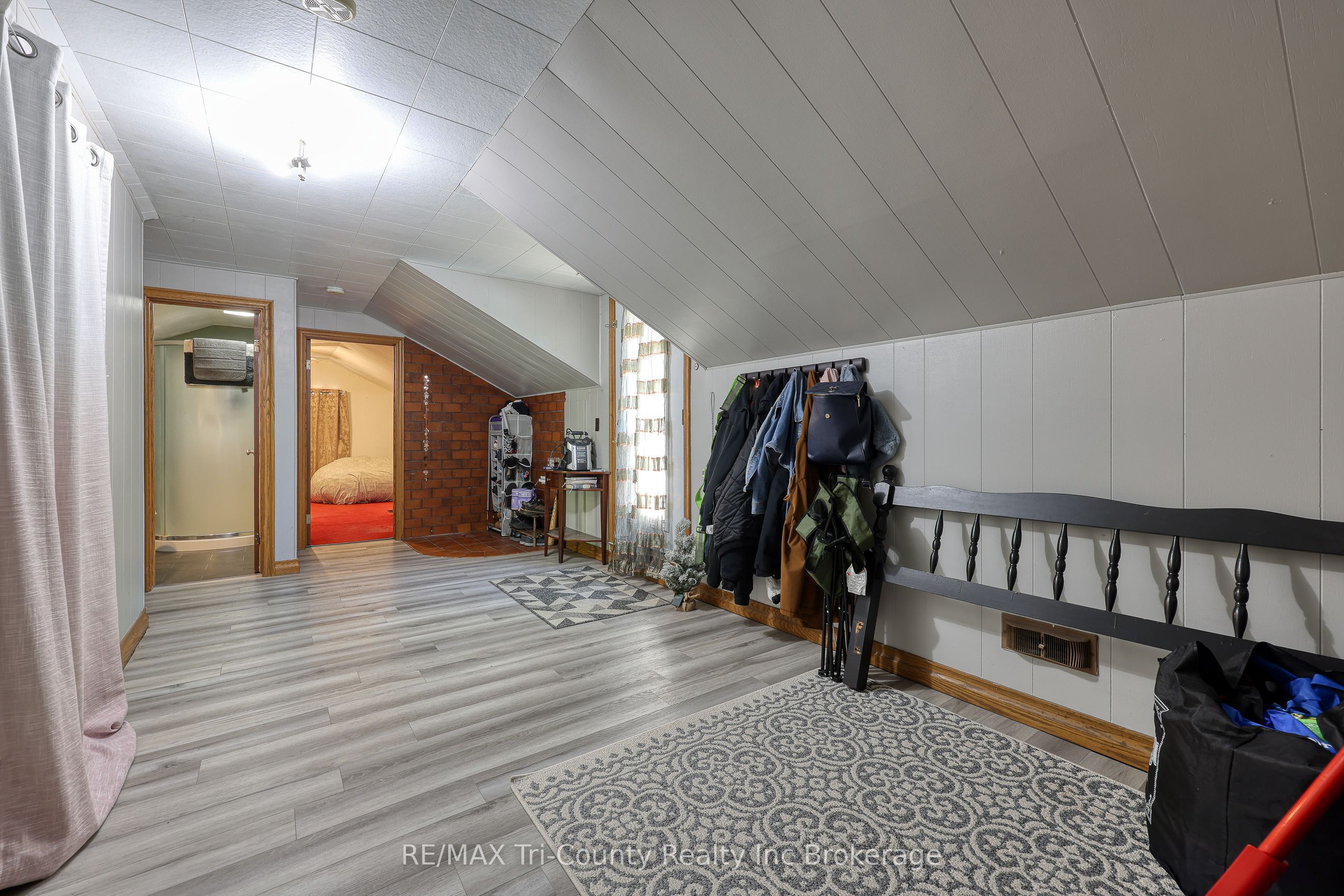 16 Delevan Crescent Property Photo 23