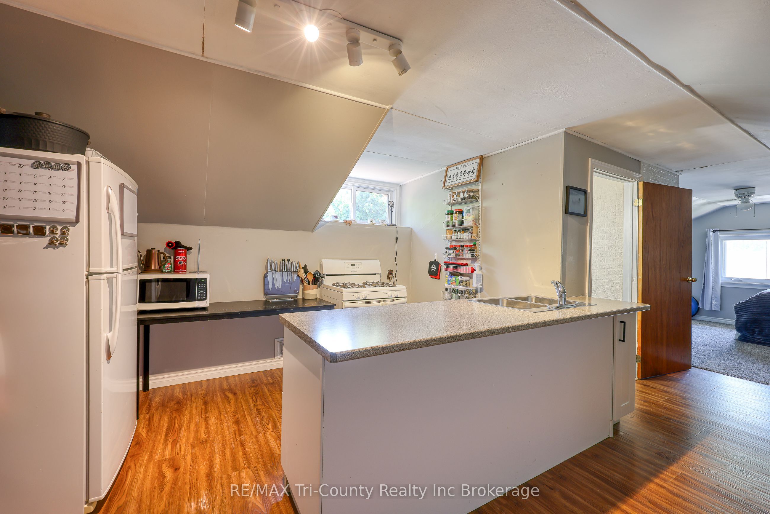 16 Delevan Crescent Property Photo 24
