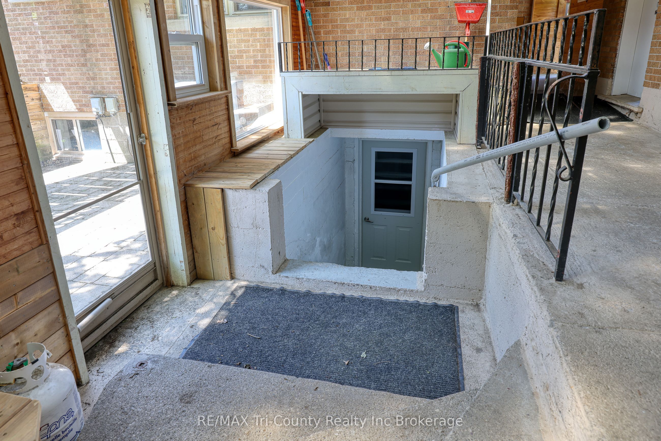 16 Delevan Crescent Property Photo 28