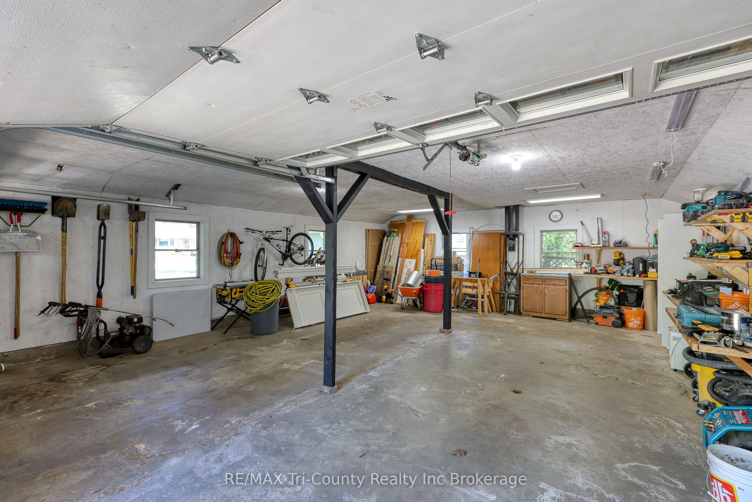 16 Delevan Crescent Property Photo 40