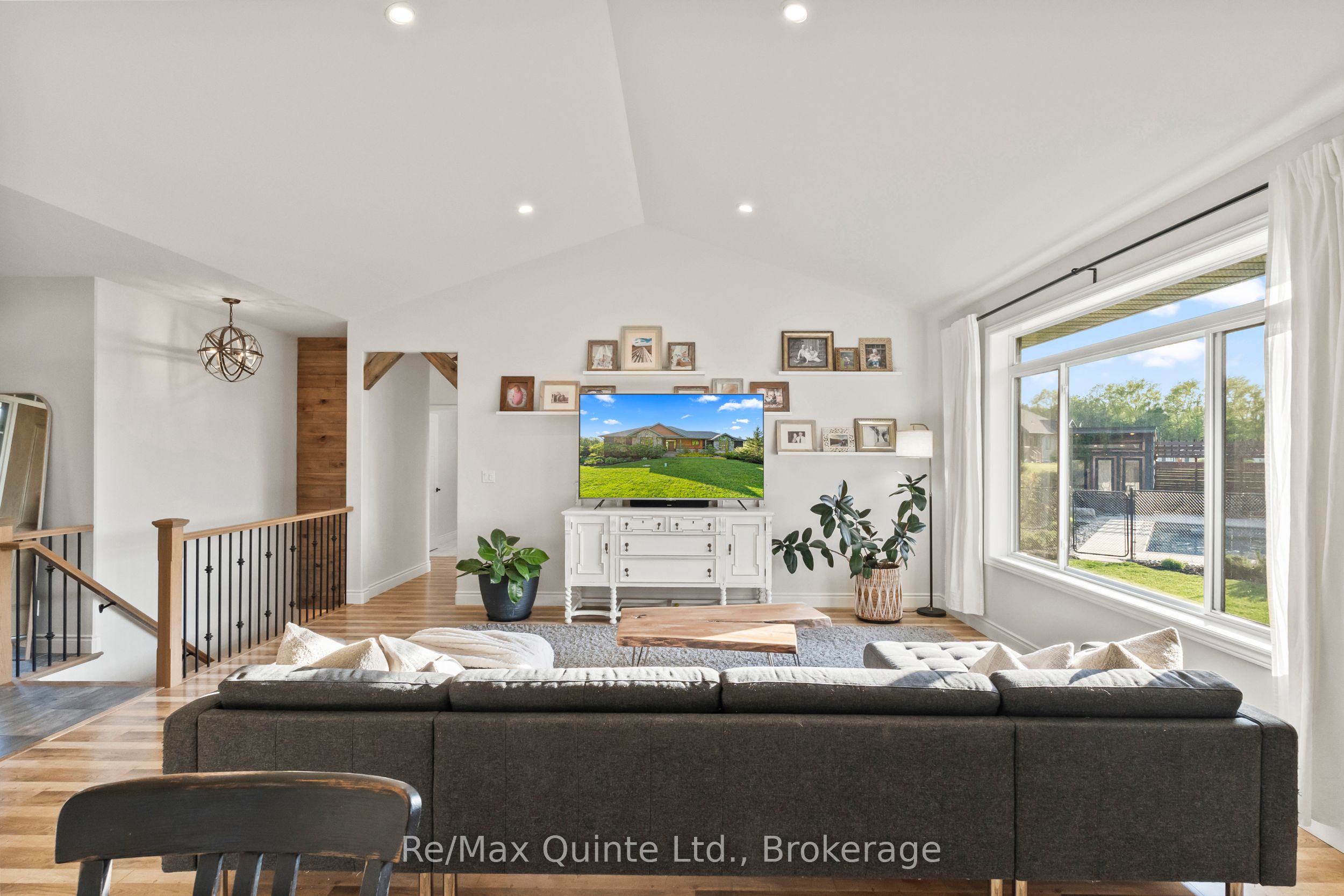 68 Hiddenvalley Drive Property Photo 12