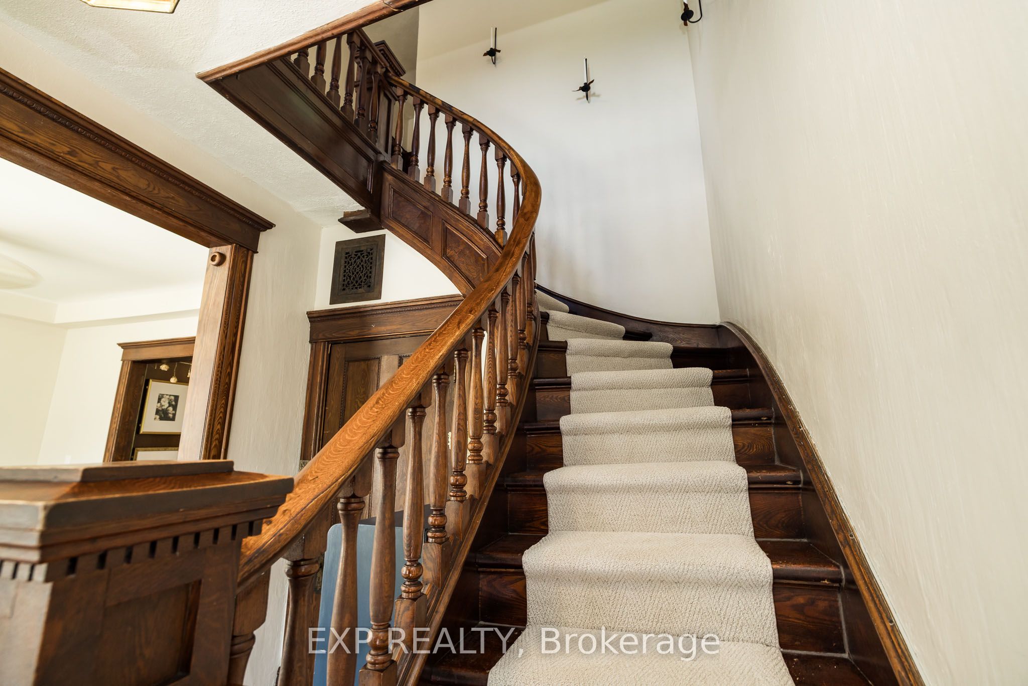 85 South Street Property Photo 23